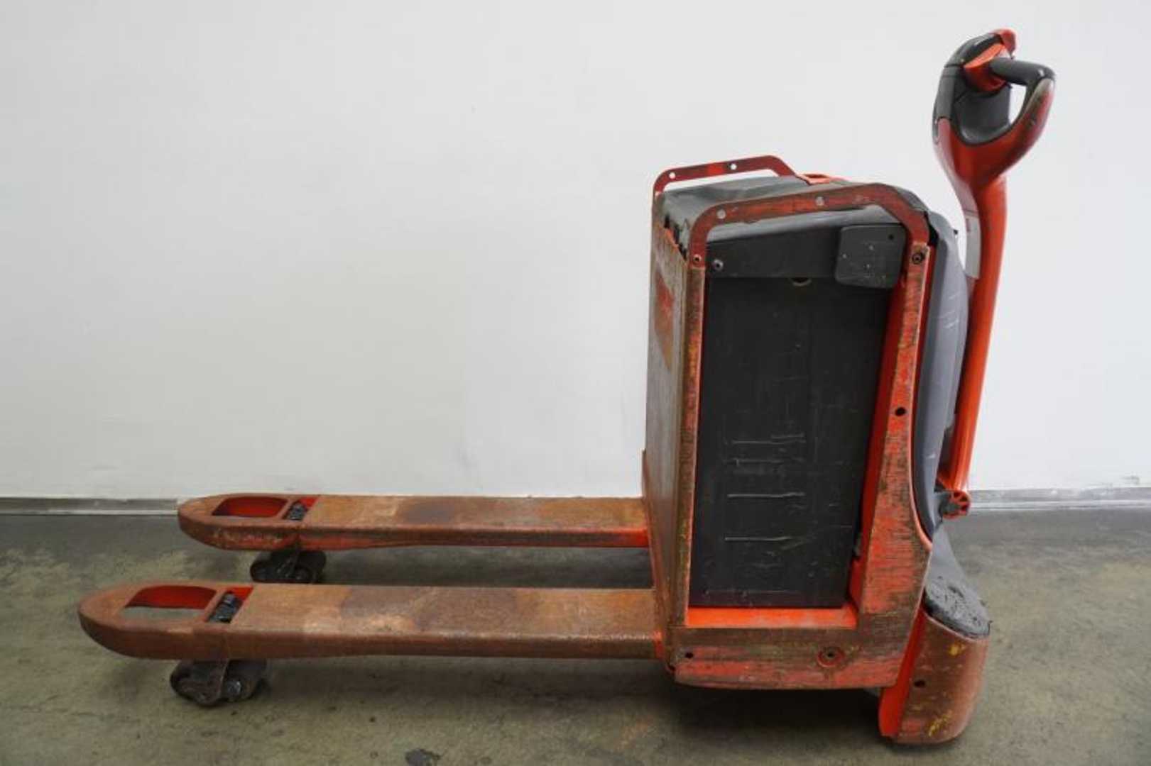Used Forklift Linde T 20 1152 Žemo kėlimo krautuvas su grąžulu (Image 3)
