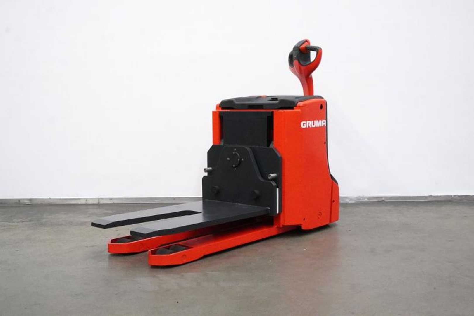 Used Forklift Linde T 20 1152 Žemo kėlimo krautuvas su grąžulu (Image 2)
