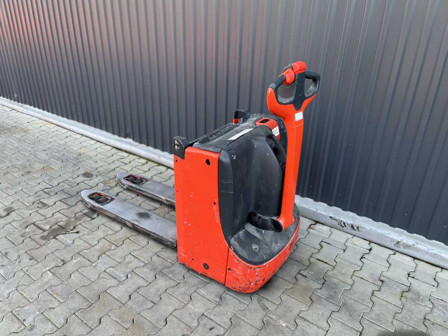 Used Forklift Linde T16L Žemo kėlimo krautuvas su grąžulu (Image 3) Used Forklift Linde T16L Žemo kėlimo krautuvas su grąžulu (Image 3)