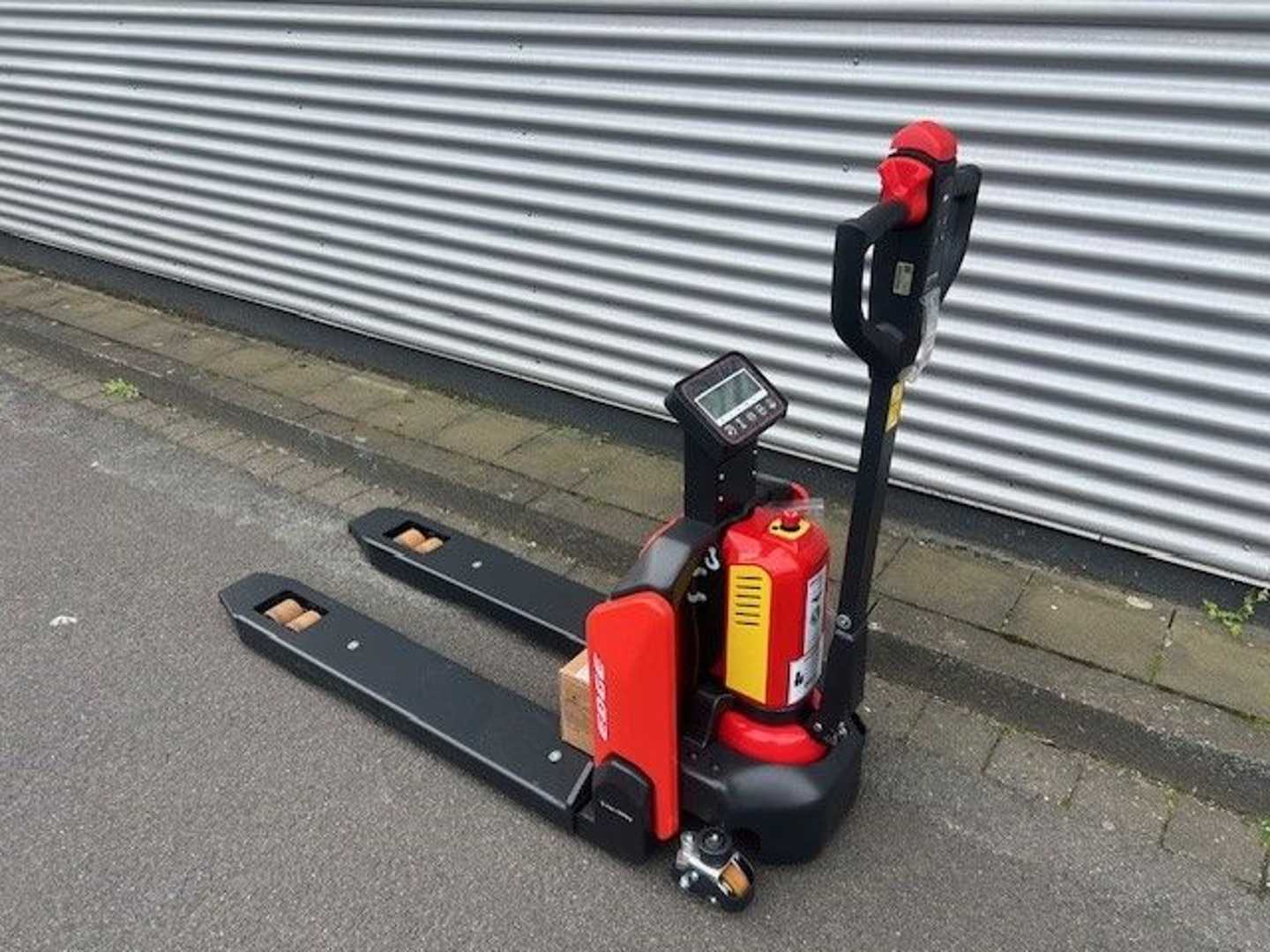 Used Forklift Noble PT E15N mit Waage Žemo kėlimo krautuvas su grąžulu (Image 3) Used Forklift Noble PT E15N mit Waage Žemo kėlimo krautuvas su grąžulu (Image 3)