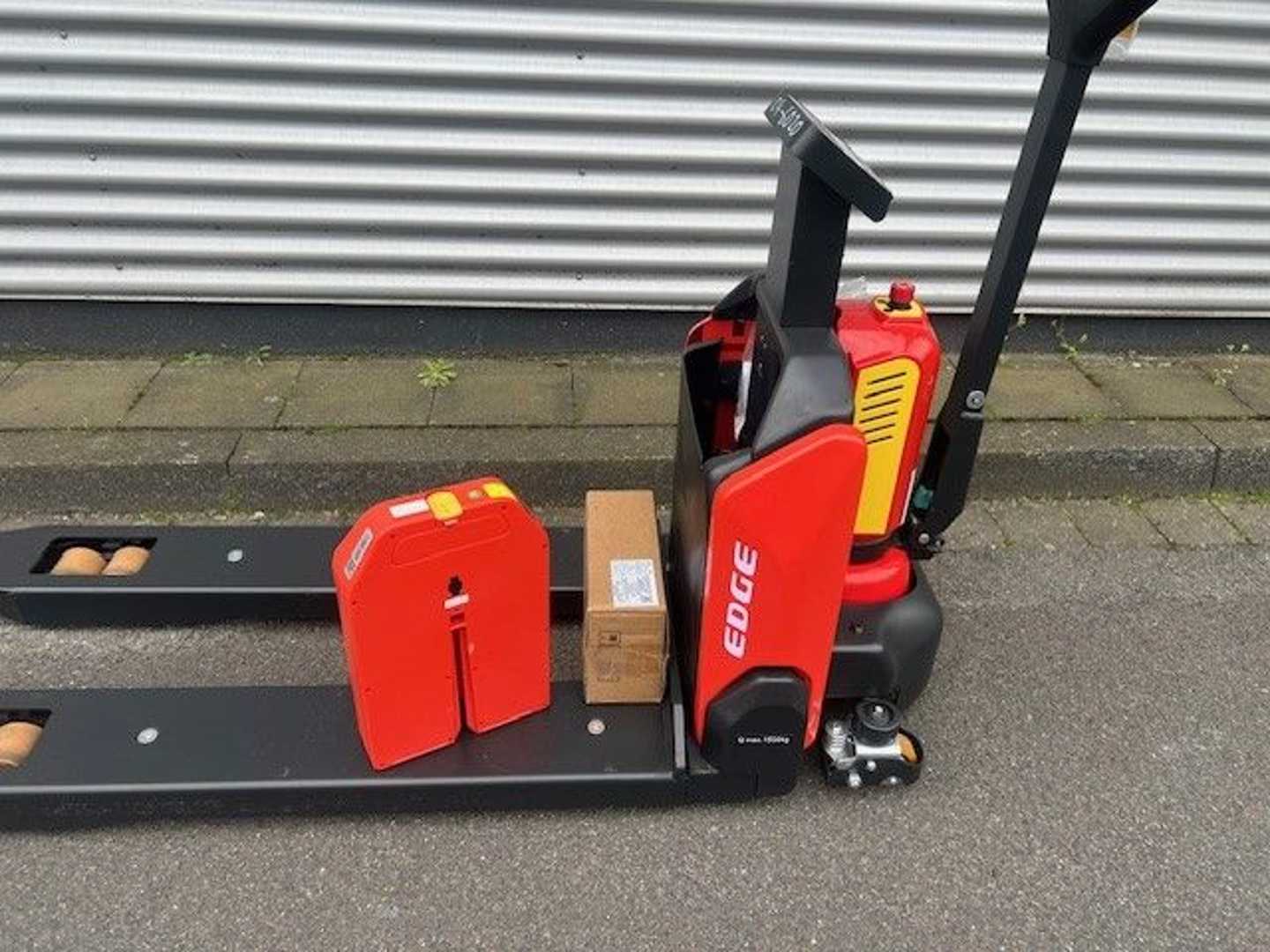 Used Forklift Noble PT E15N mit Waage Žemo kėlimo krautuvas su grąžulu (Image 7) Used Forklift Noble PT E15N mit Waage Žemo kėlimo krautuvas su grąžulu (Image 7)