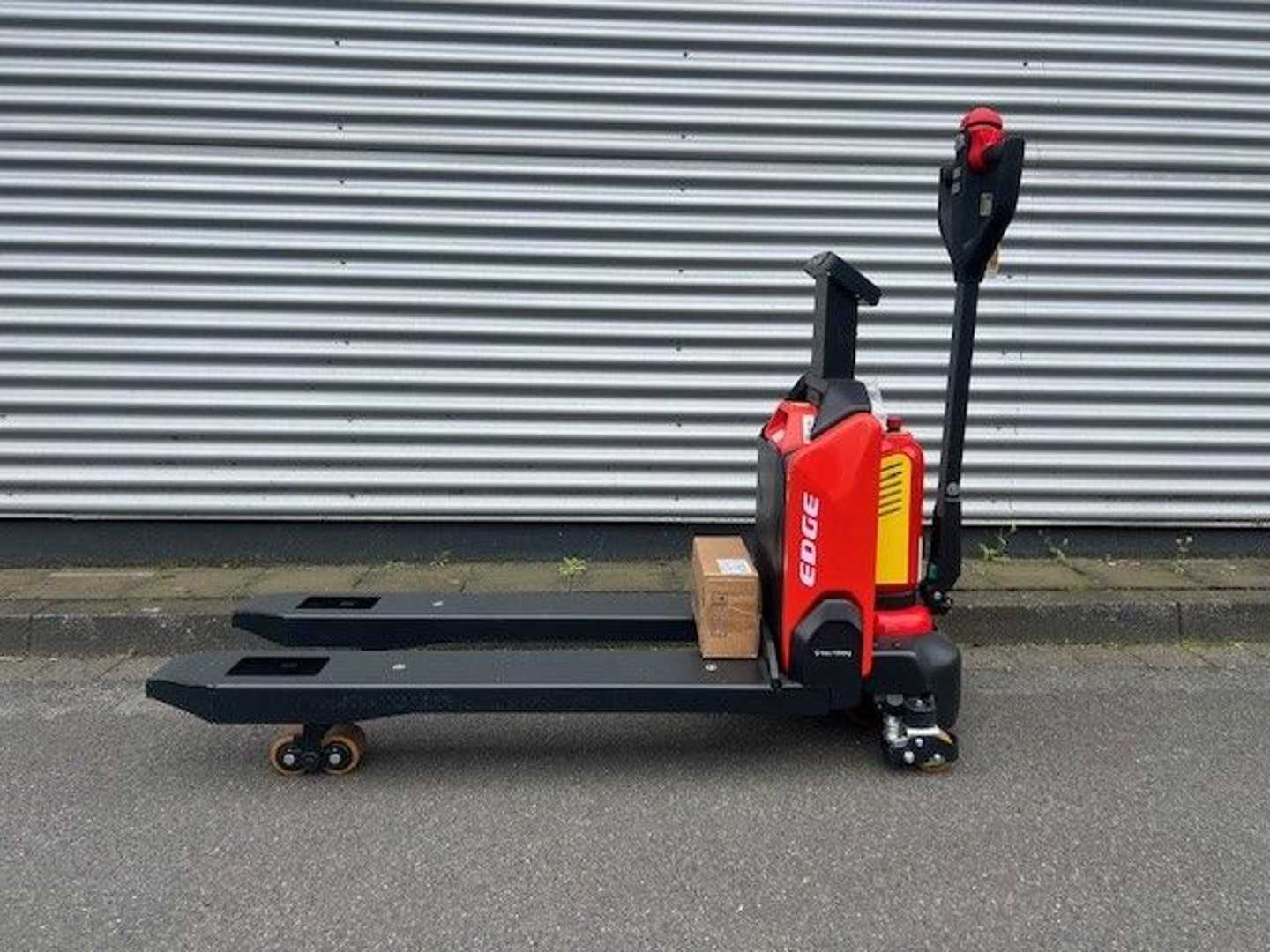 Used Forklift Noble PT E15N mit Waage Žemo kėlimo krautuvas su grąžulu (Image 8) Used Forklift Noble PT E15N mit Waage Žemo kėlimo krautuvas su grąžulu (Image 8)