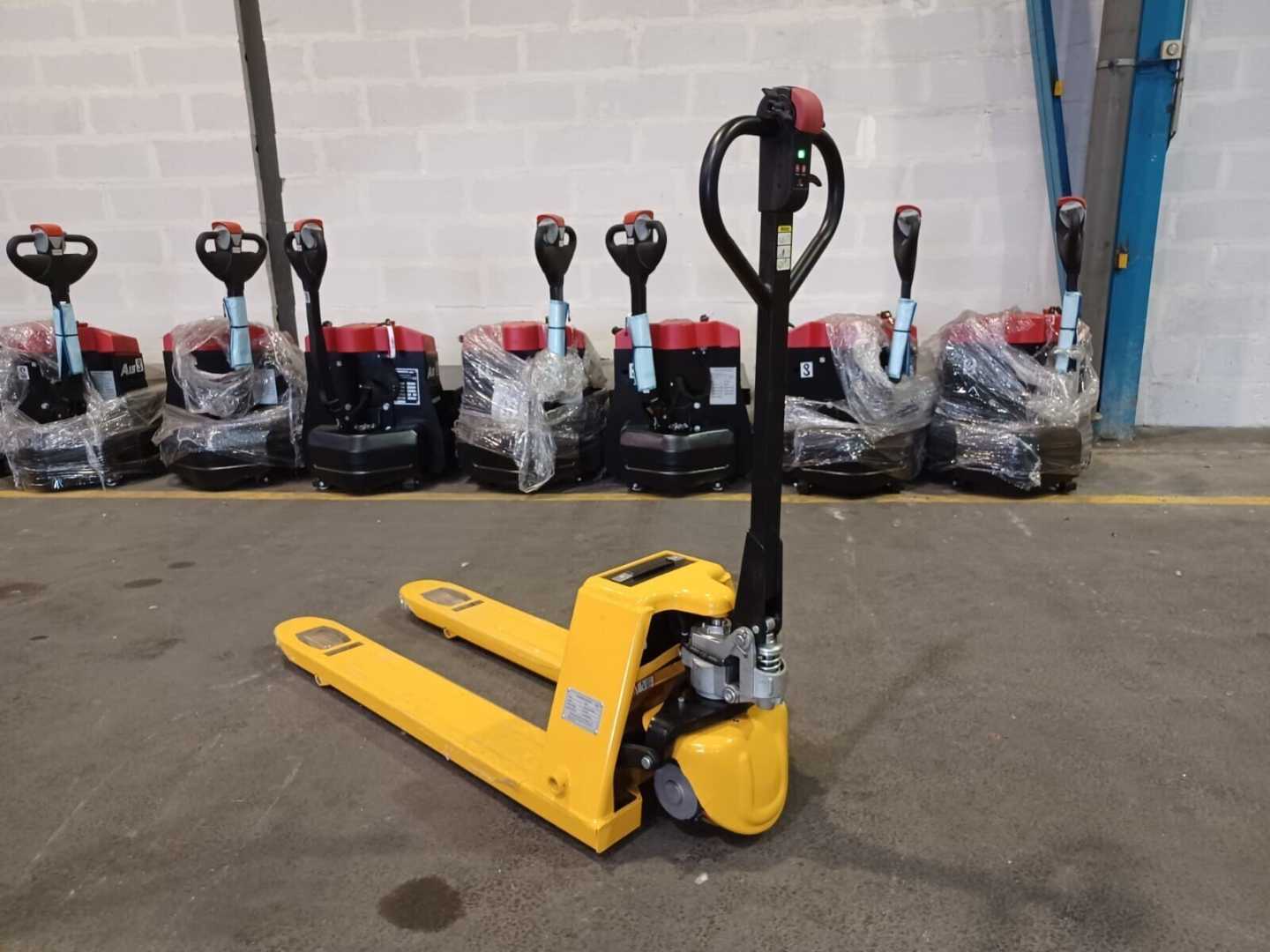 Used Forklift Other P15SE Žemo kėlimo krautuvas su grąžulu (Image 10)