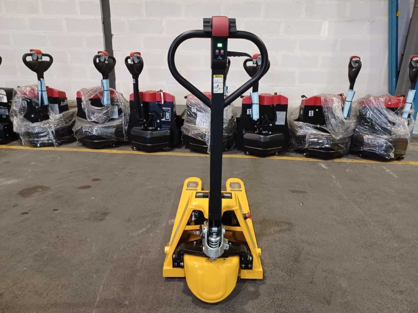Used Forklift Other P15SE Žemo kėlimo krautuvas su grąžulu (Image 14)