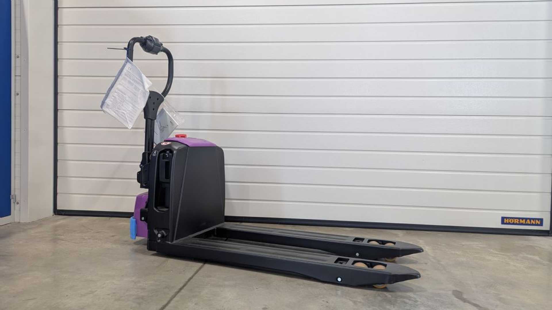 Used Forklift Other PTL 1.5 Žemo kėlimo krautuvas su grąžulu (Image 3) Used Forklift Other PTL 1.5 Žemo kėlimo krautuvas su grąžulu (Image 3)