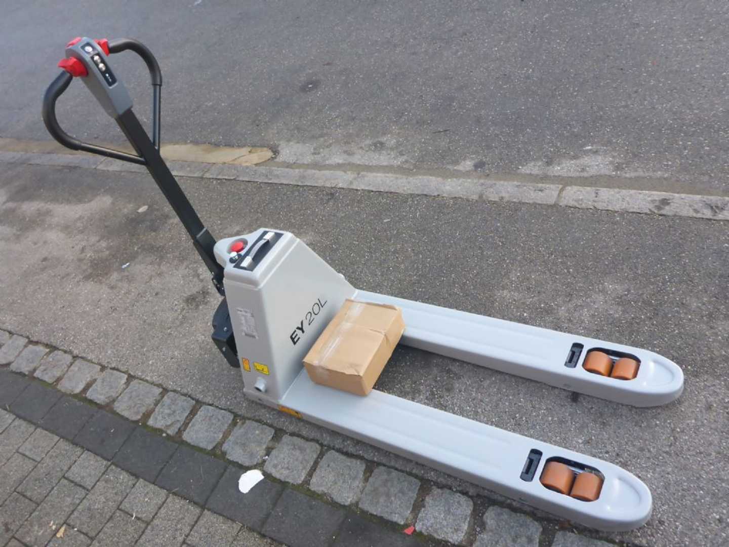 Used Forklift Pramac EY 20L Žemo kėlimo krautuvas su grąžulu (Image 2) Used Forklift Pramac EY 20L Žemo kėlimo krautuvas su grąžulu (Image 2)