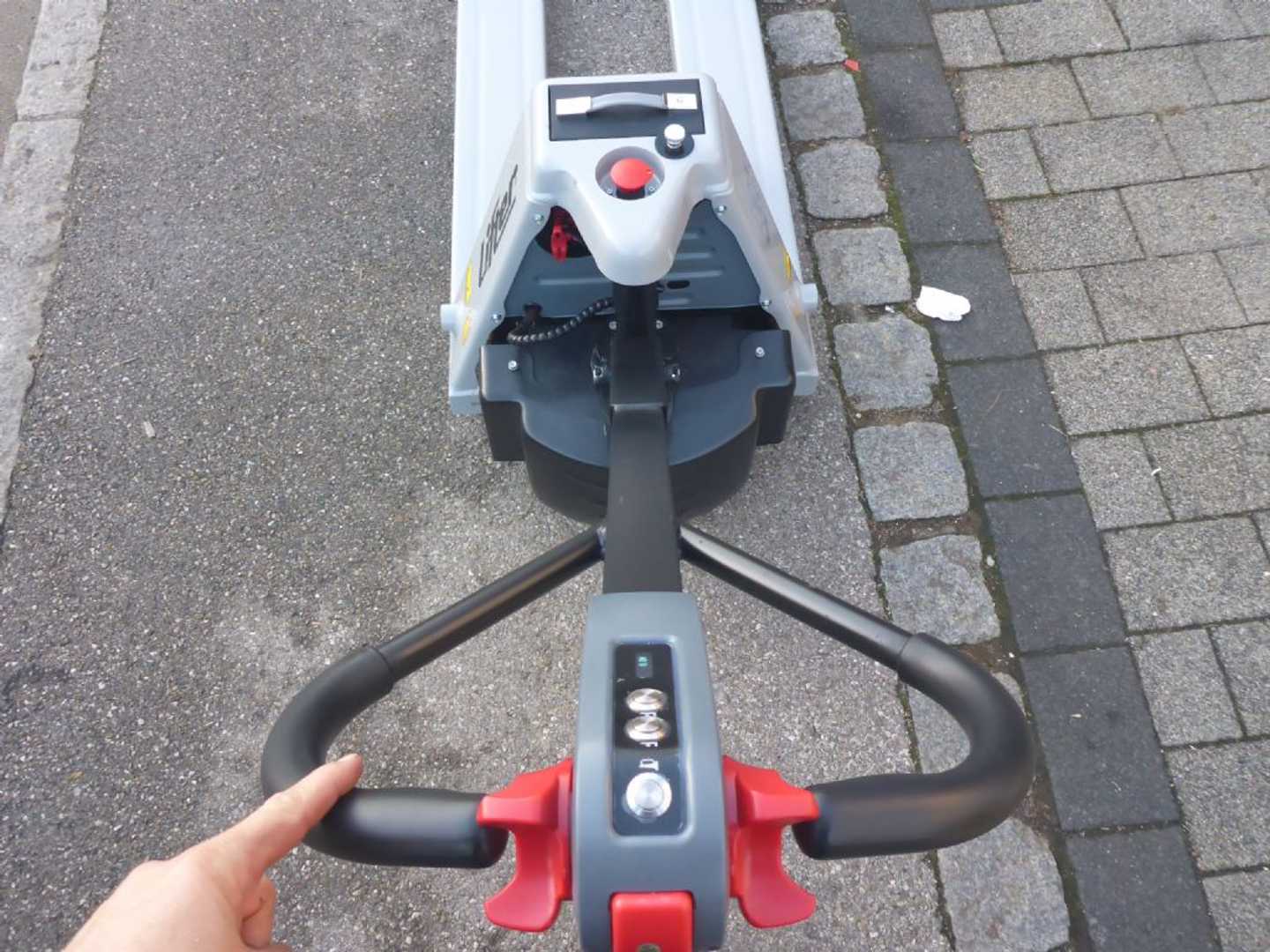 Used Forklift Pramac EY 20L Žemo kėlimo krautuvas su grąžulu (Image 4) Used Forklift Pramac EY 20L Žemo kėlimo krautuvas su grąžulu (Image 4)
