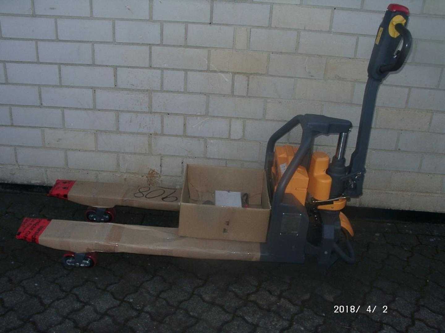 Used Forklift Q-Lift EMP1200Li Žemo kėlimo krautuvas su grąžulu (Image 1) Used Forklift Q-Lift EMP1200Li Žemo kėlimo krautuvas su grąžulu (Image 1)