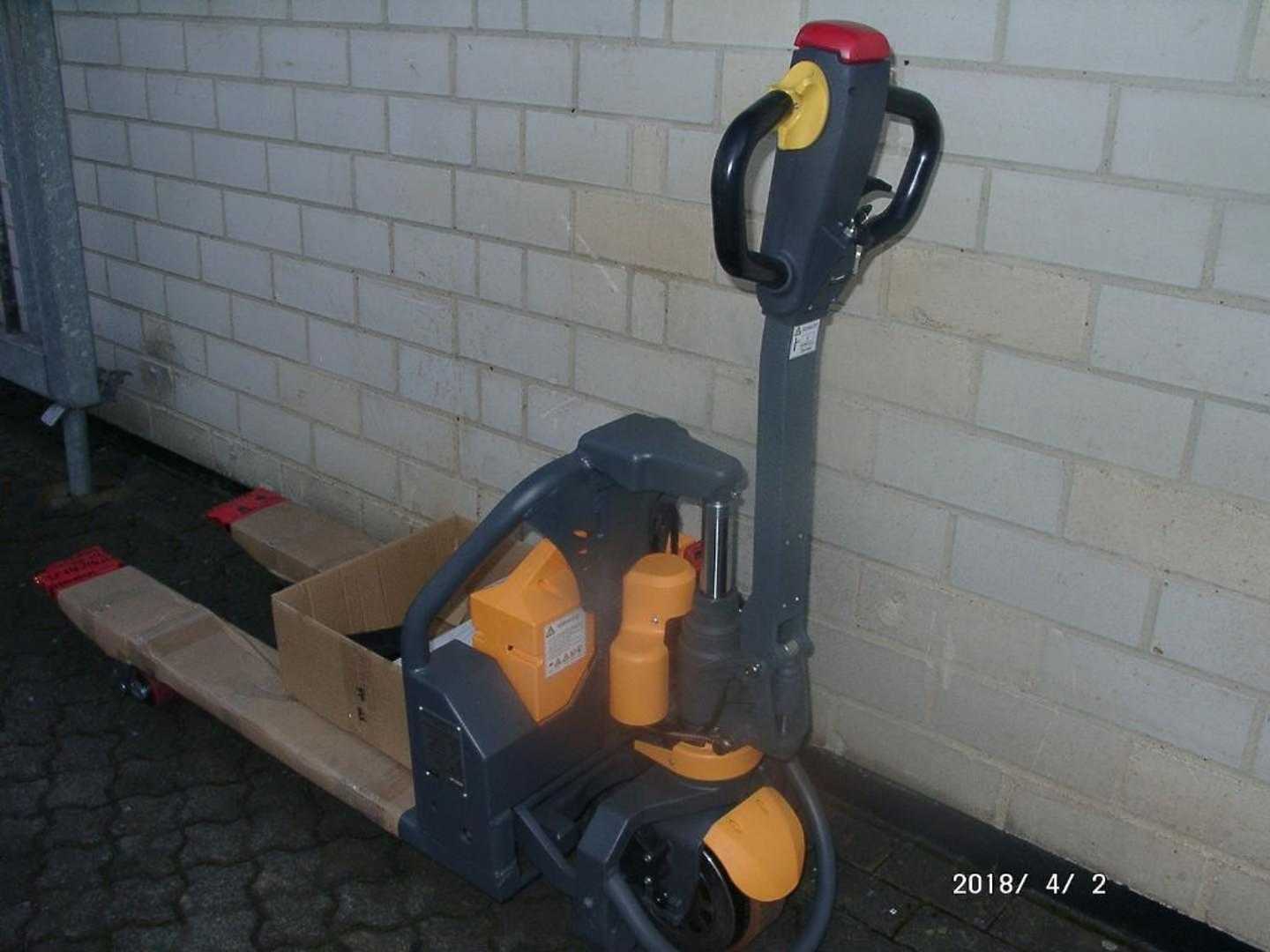 Used Forklift Q-Lift EMP1200Li Žemo kėlimo krautuvas su grąžulu (Image 4) Used Forklift Q-Lift EMP1200Li Žemo kėlimo krautuvas su grąžulu (Image 4)