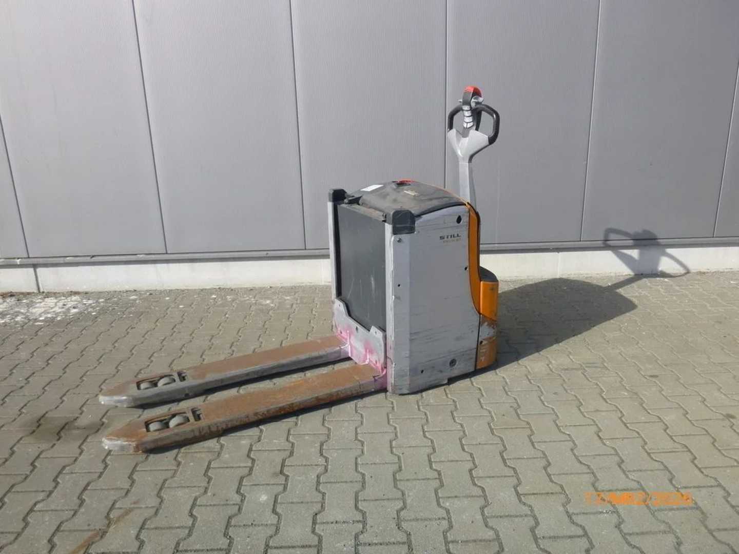 Used Forklift STILL EXU - H 20 Žemo kėlimo krautuvas su grąžulu (Image 8) Used Forklift STILL EXU - H 20 Žemo kėlimo krautuvas su grąžulu (Image 8)
