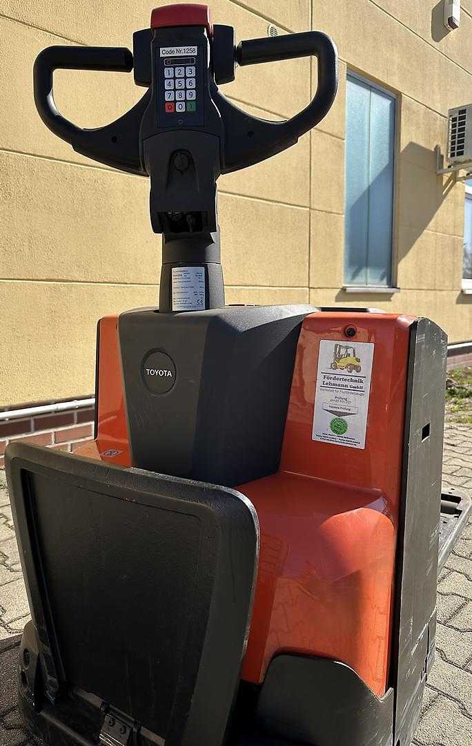 Used Forklift Toyota BT Levio LWE 200 Žemo kėlimo krautuvas su grąžulu (Image 2) Used Forklift Toyota BT Levio LWE 200 Žemo kėlimo krautuvas su grąžulu (Image 2)