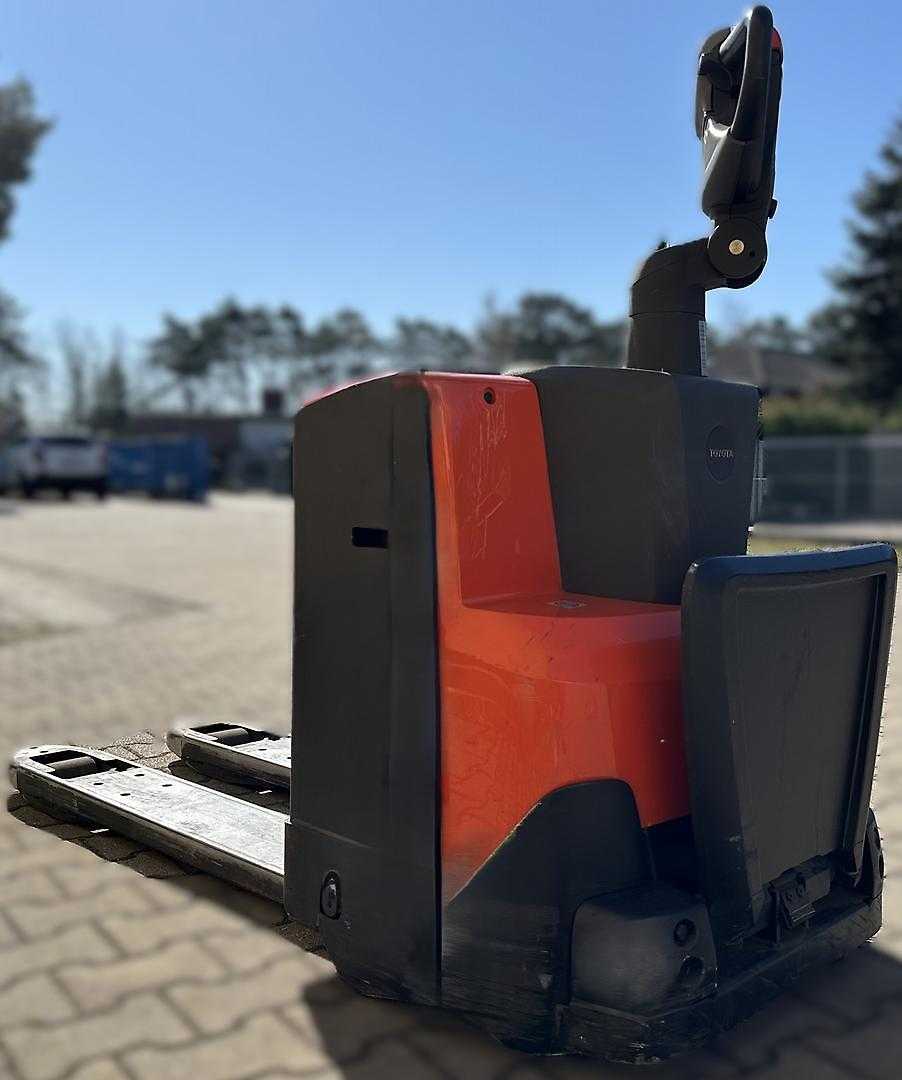 Used Forklift Toyota BT Levio LWE 200 Žemo kėlimo krautuvas su grąžulu (Image 4) Used Forklift Toyota BT Levio LWE 200 Žemo kėlimo krautuvas su grąžulu (Image 4)
