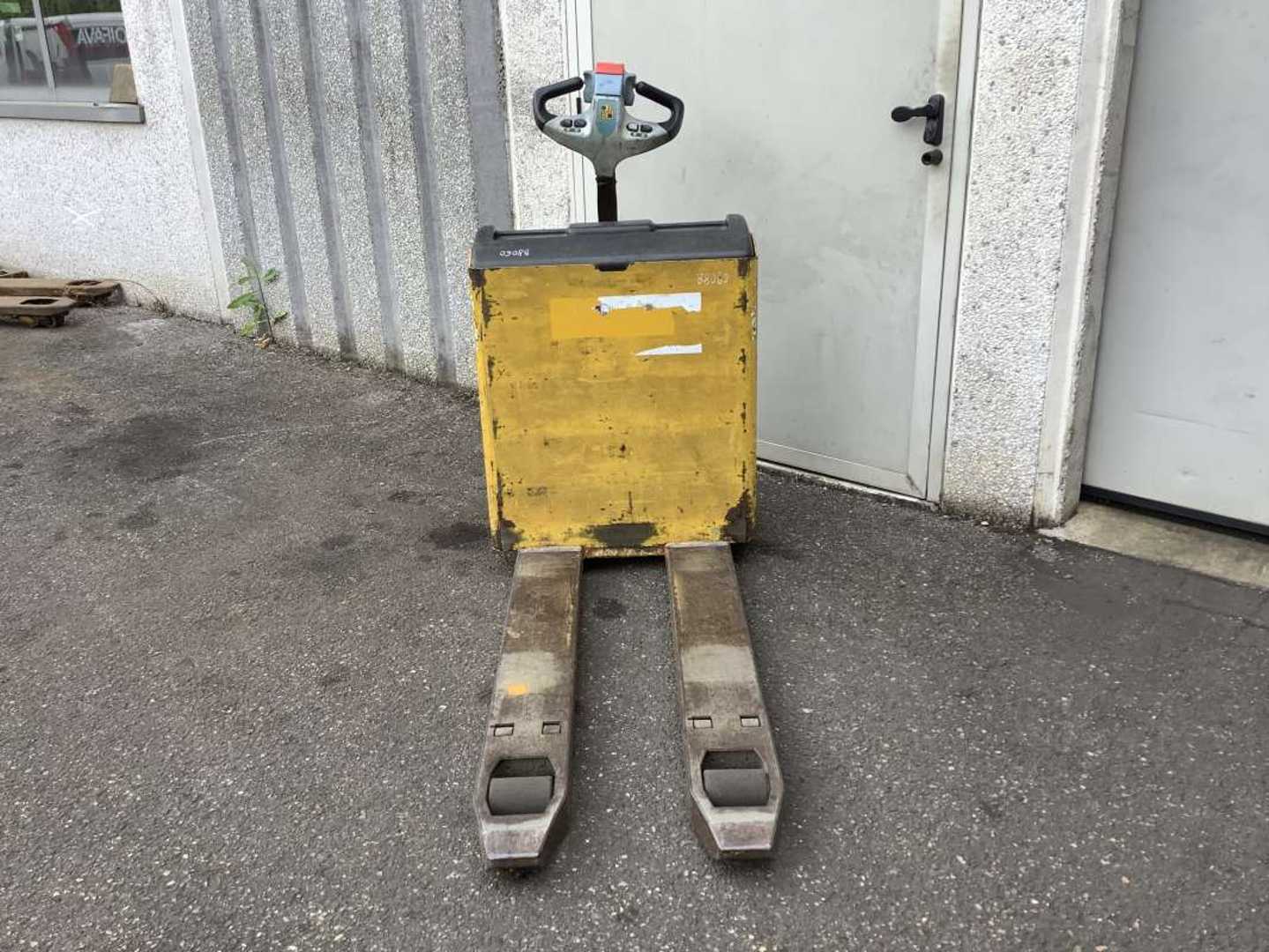 Used Forklift Yale MP20AC Žemo kėlimo krautuvas su grąžulu (Image 3) Used Forklift Yale MP20AC Žemo kėlimo krautuvas su grąžulu (Image 3)