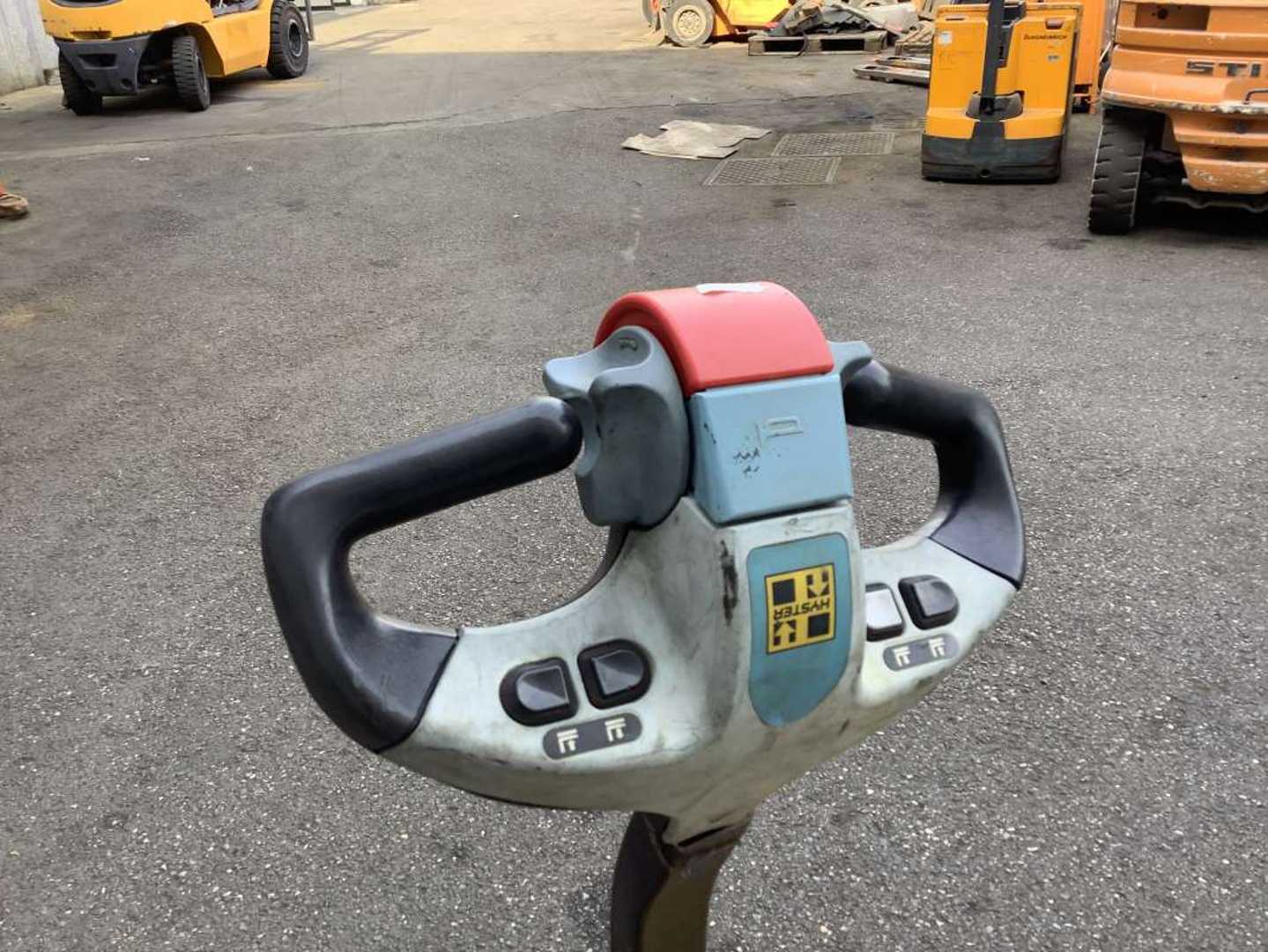 Used Forklift Yale MP20AC Žemo kėlimo krautuvas su grąžulu (Image 5) Used Forklift Yale MP20AC Žemo kėlimo krautuvas su grąžulu (Image 5)