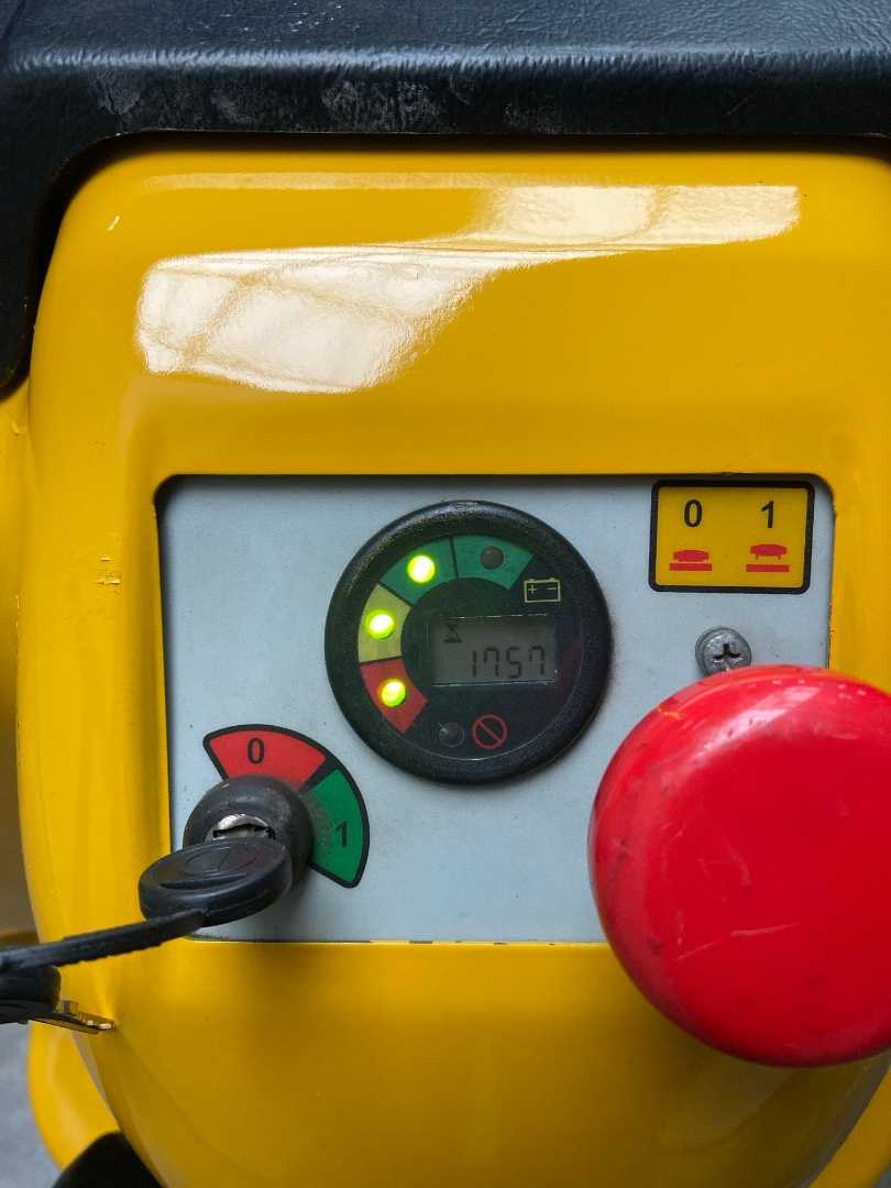 Used Forklift Yale MP18 Žemo kėlimo krautuvas su grąžulu (Image 10) Used Forklift Yale MP18 Žemo kėlimo krautuvas su grąžulu (Image 10)