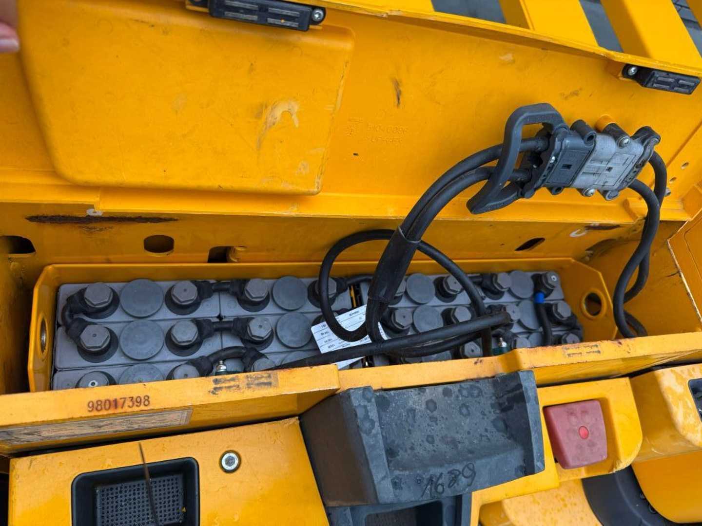 Used Forklift Jungheinrich EJE C 20 Baujahr 2010 Akku 2021 Mehrmals vorhanden Žemo kėlimo krautuvas su grąžulu (Image 7) Used Forklift Jungheinrich EJE C 20 Baujahr 2010 Akku 2021 Mehrmals vorhanden Žemo kėlimo krautuvas su grąžulu (Image 7)