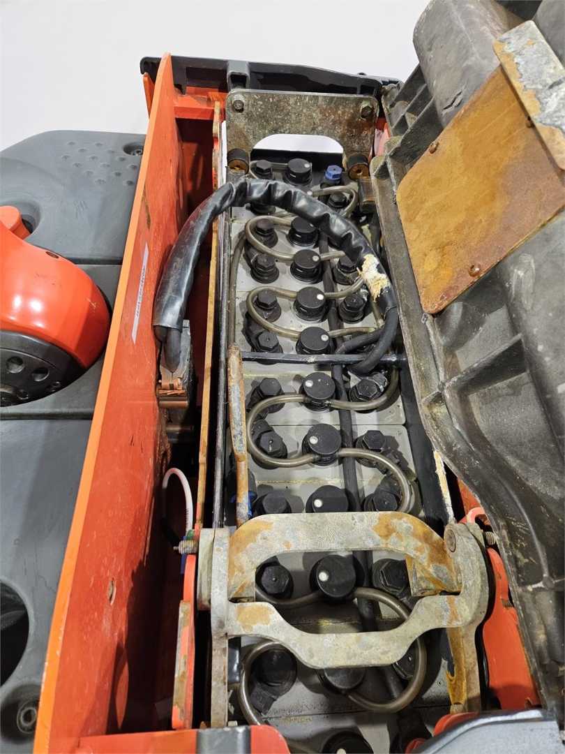 Used Forklift Linde T20AP Žemo kėlimo krautuvas su grąžulu (Image 3) Used Forklift Linde T20AP Žemo kėlimo krautuvas su grąžulu (Image 3)