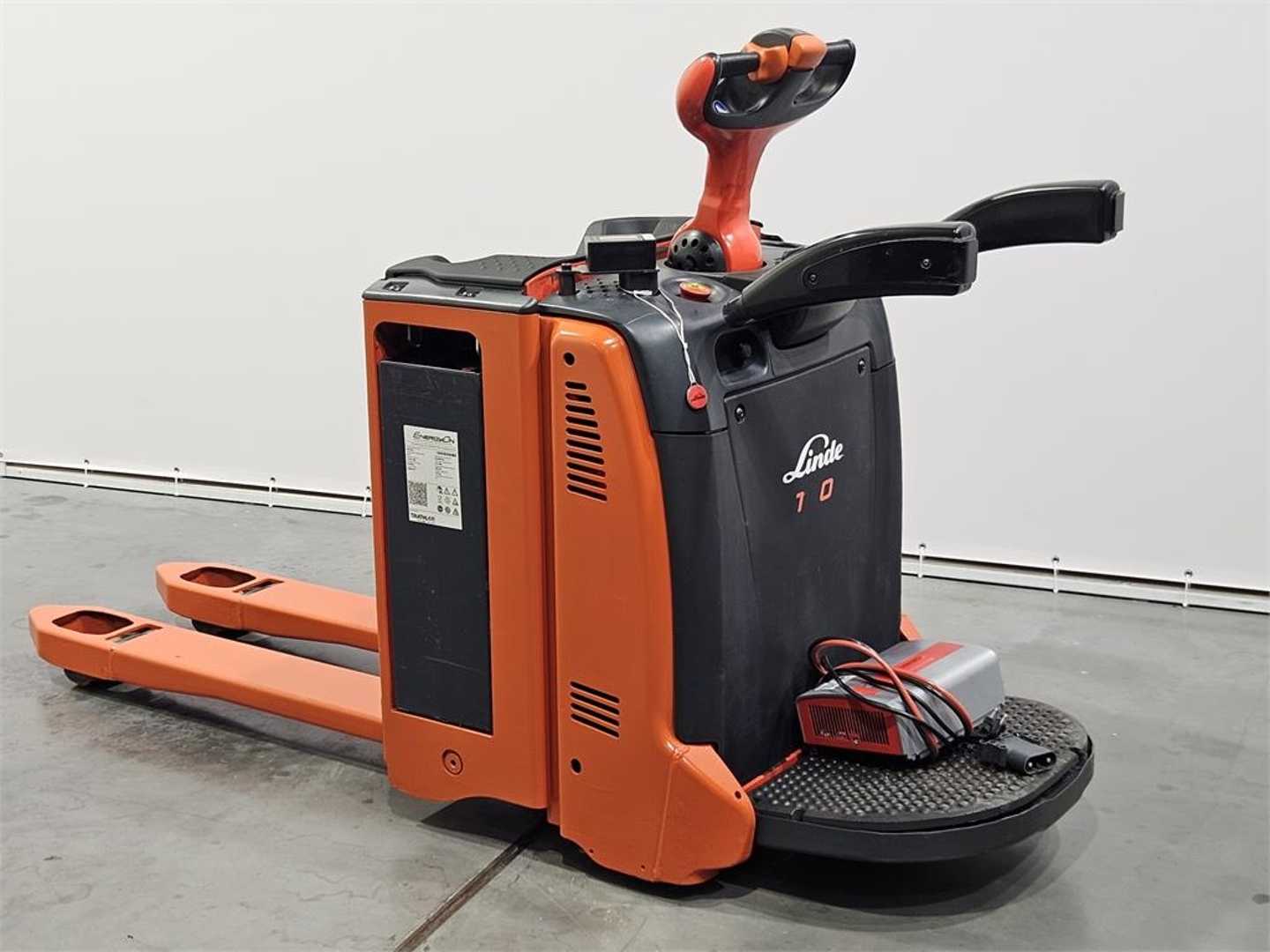 Used Forklift Linde T20AP Žemo kėlimo krautuvas su grąžulu (Image 1) Used Forklift Linde T20AP Žemo kėlimo krautuvas su grąžulu (Image 1)
