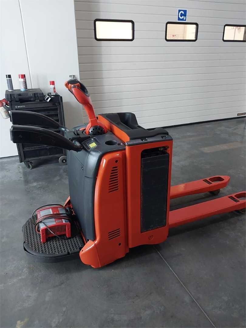 Used Forklift Linde T20AP Žemo kėlimo krautuvas su grąžulu (Image 1) Used Forklift Linde T20AP Žemo kėlimo krautuvas su grąžulu (Image 1)