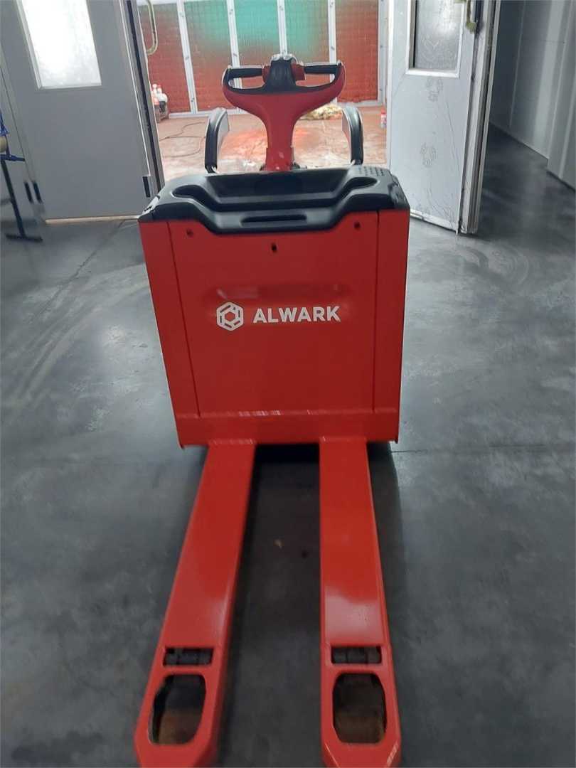 Used Forklift Linde T20AP Žemo kėlimo krautuvas su grąžulu (Image 3) Used Forklift Linde T20AP Žemo kėlimo krautuvas su grąžulu (Image 3)