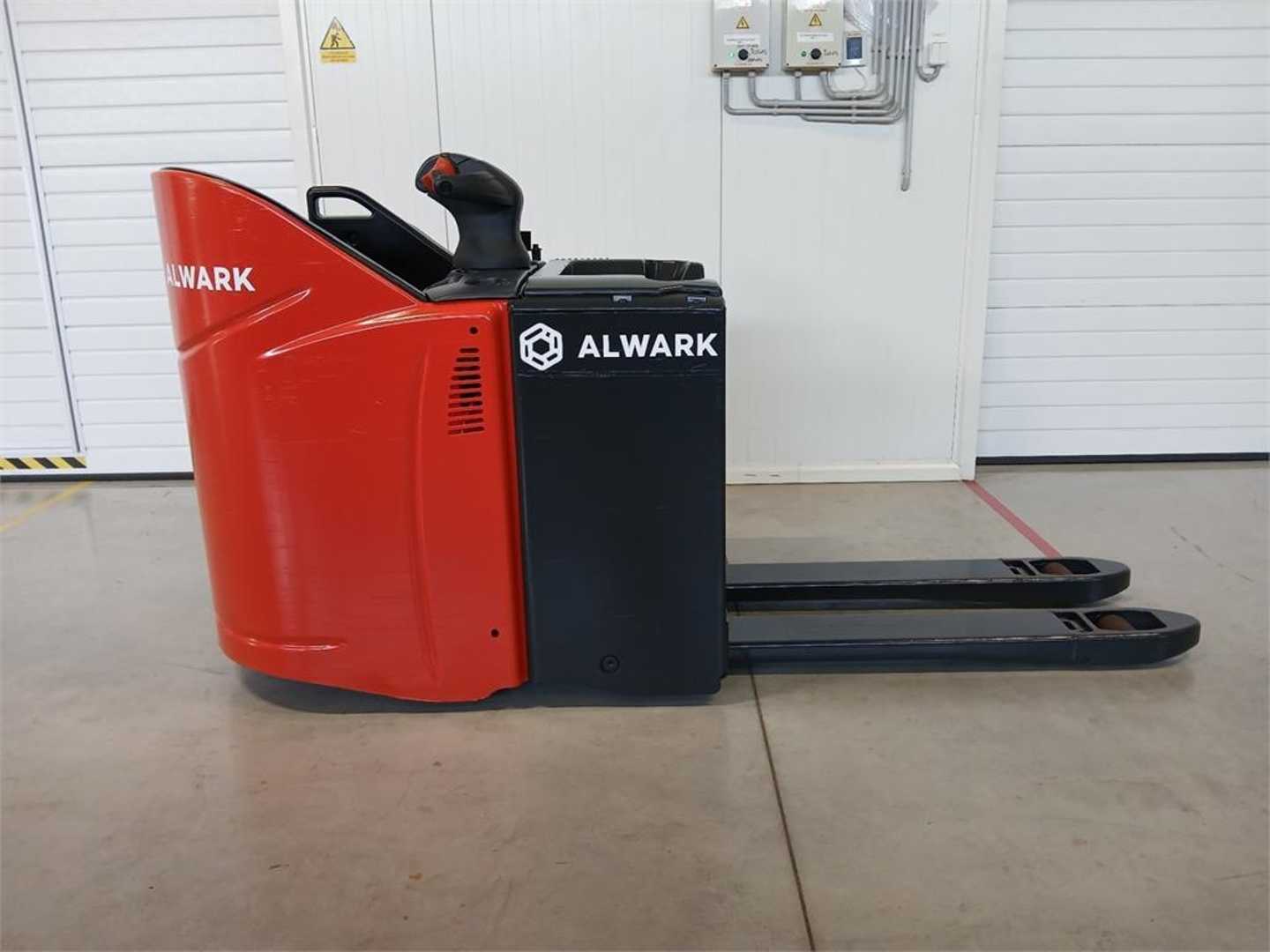 Used Forklift Linde T20SP Žemo kėlimo krautuvas su grąžulu (Image 2)