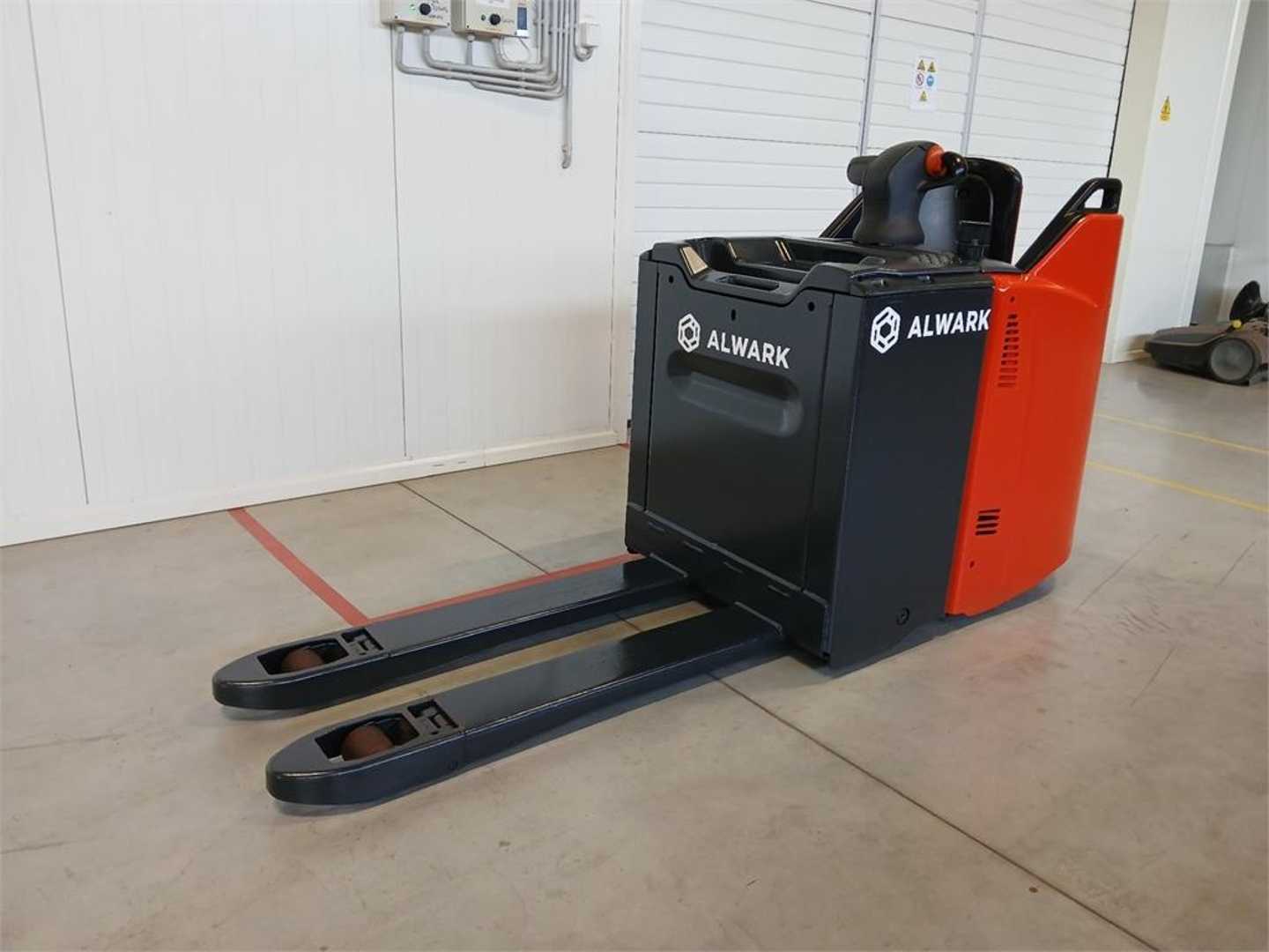 Used Forklift Linde T20SP Žemo kėlimo krautuvas su grąžulu (Image 3)