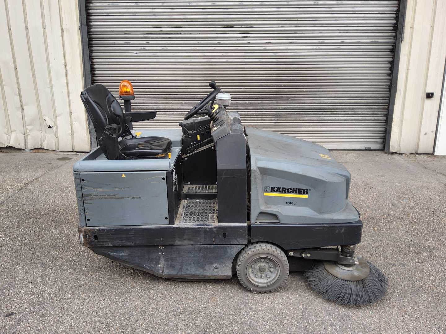 Used Forklift Other KM130/300RLPG Žemo kėlimo krautuvas su grąžulu (Image 5) Used Forklift Other KM130/300RLPG Žemo kėlimo krautuvas su grąžulu (Image 5)
