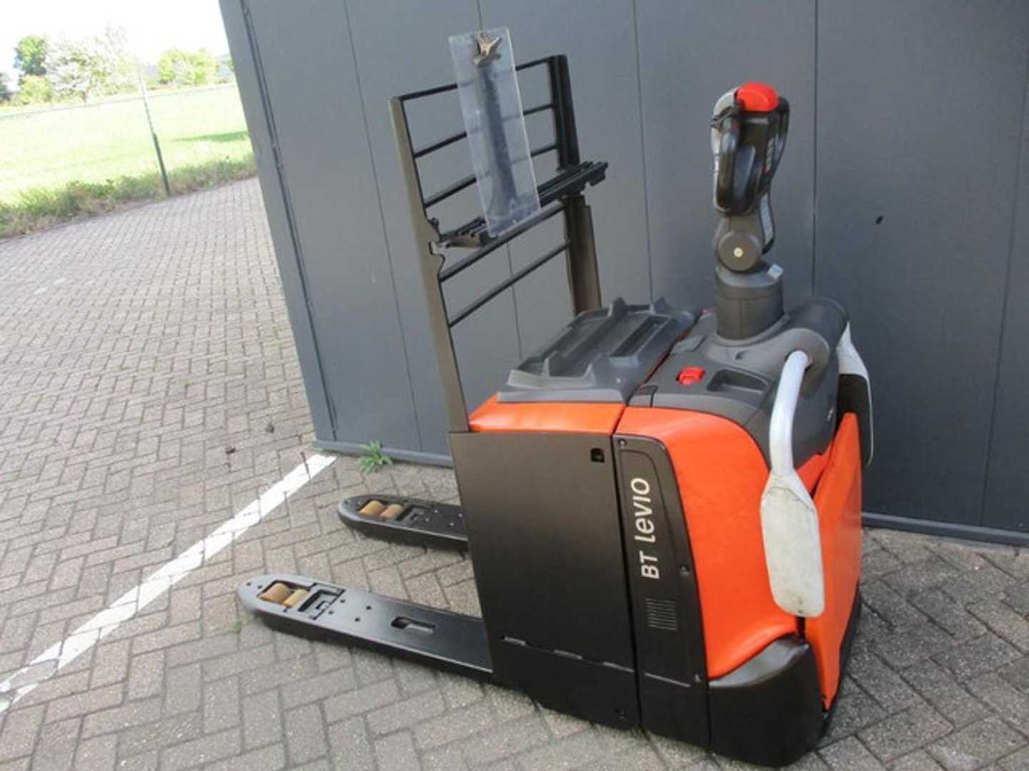 Used Forklift BT LPE200 Žemo kėlimo krautuvas su vairuotojo stovu (ar keleivio platforma) (Image 3) Used Forklift BT LPE200 Žemo kėlimo krautuvas su vairuotojo stovu (ar keleivio platforma) (Image 3)