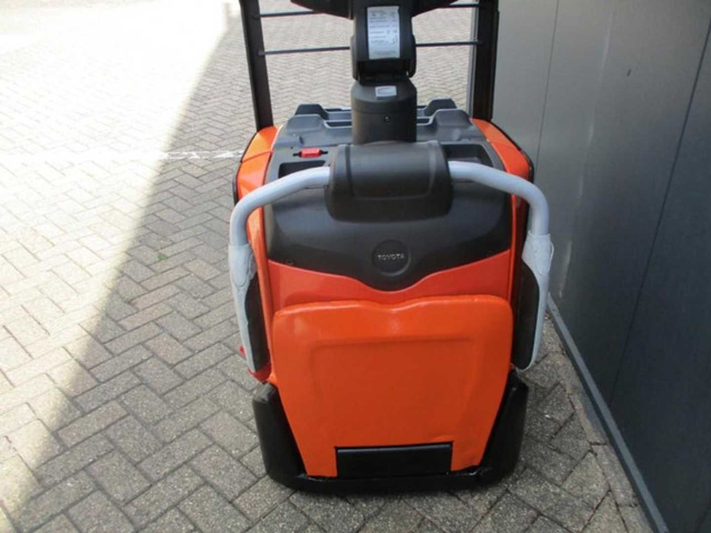 Used Forklift BT LPE200 Žemo kėlimo krautuvas su vairuotojo stovu (ar keleivio platforma) (Image 4) Used Forklift BT LPE200 Žemo kėlimo krautuvas su vairuotojo stovu (ar keleivio platforma) (Image 4)