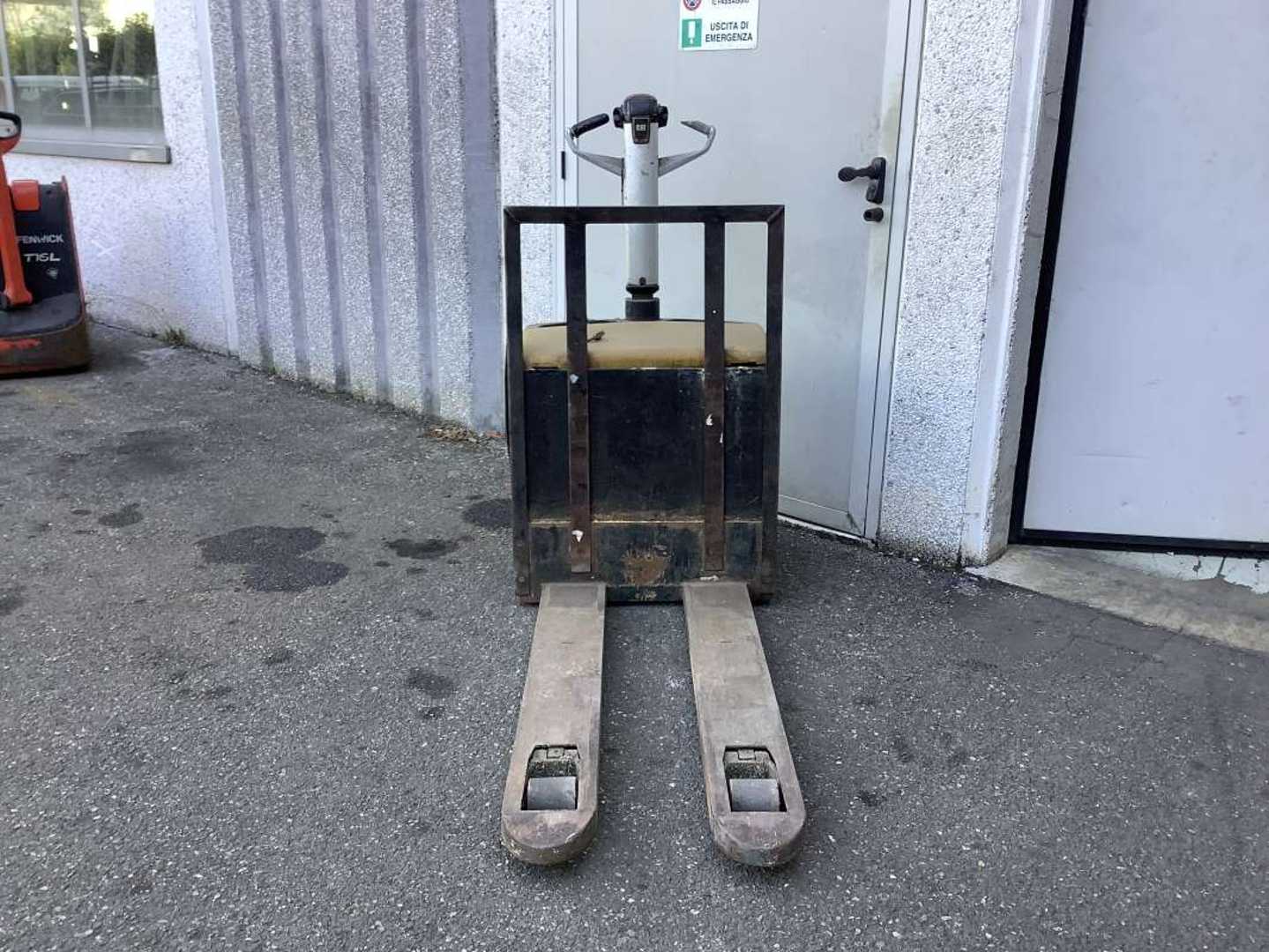 Used Forklift Caterpillar NPP20MR Žemo kėlimo krautuvas su vairuotojo stovu (ar keleivio platforma) (Image 4) Used Forklift Caterpillar NPP20MR Žemo kėlimo krautuvas su vairuotojo stovu (ar keleivio platforma) (Image 4)