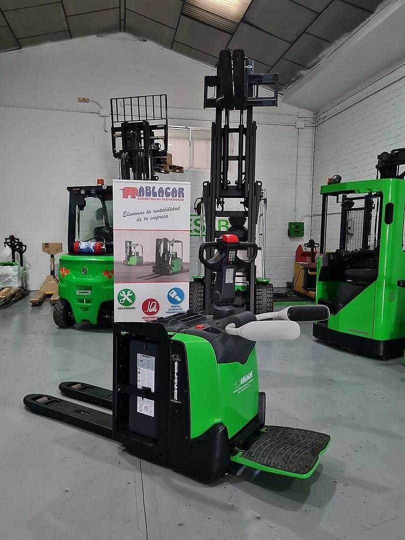 Used Forklift Cesab P320 Žemo kėlimo krautuvas su vairuotojo stovu (ar keleivio platforma) (Image 3) Used Forklift Cesab P320 Žemo kėlimo krautuvas su vairuotojo stovu (ar keleivio platforma) (Image 3)