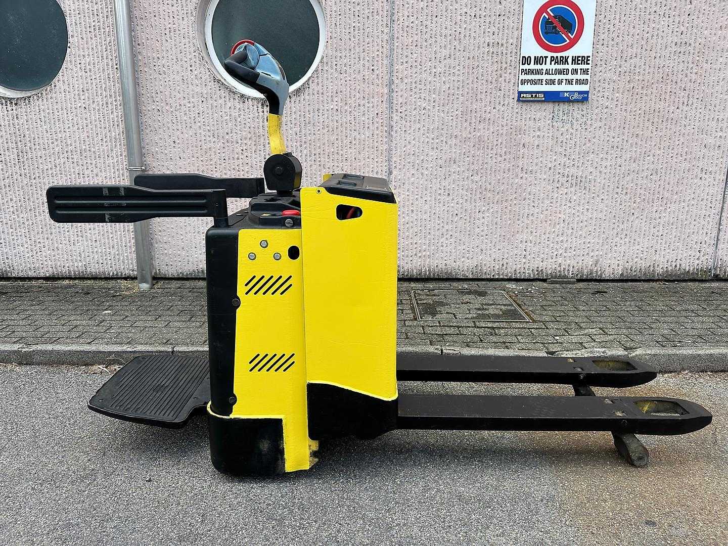 Used Forklift Hyster P2.0S Žemo kėlimo krautuvas su vairuotojo stovu (ar keleivio platforma) (Image 1) Used Forklift Hyster P2.0S Žemo kėlimo krautuvas su vairuotojo stovu (ar keleivio platforma) (Image 1)