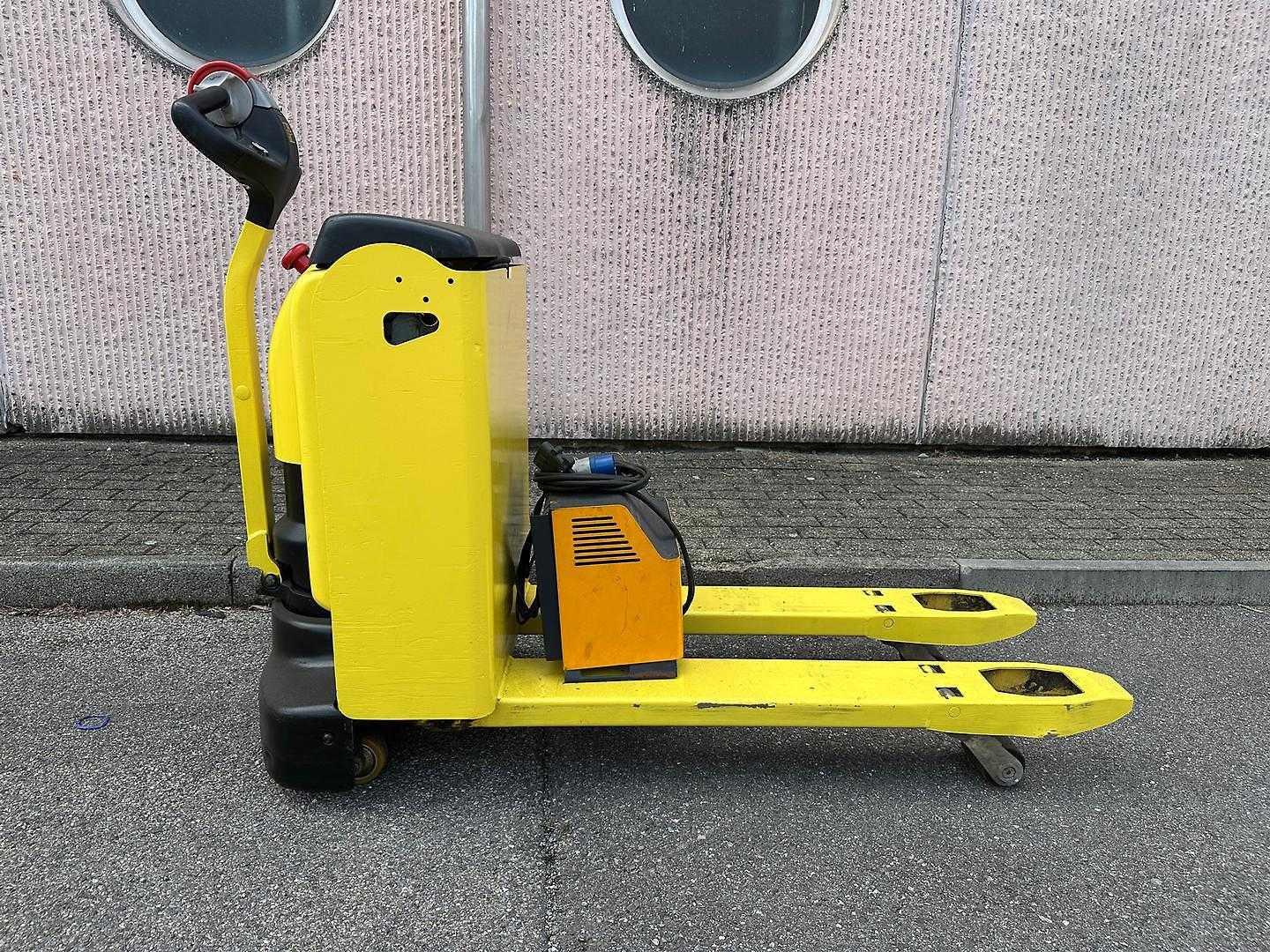 Used Forklift Hyster P2.0 AC Žemo kėlimo krautuvas su vairuotojo stovu (ar keleivio platforma) (Image 1) Used Forklift Hyster P2.0 AC Žemo kėlimo krautuvas su vairuotojo stovu (ar keleivio platforma) (Image 1)