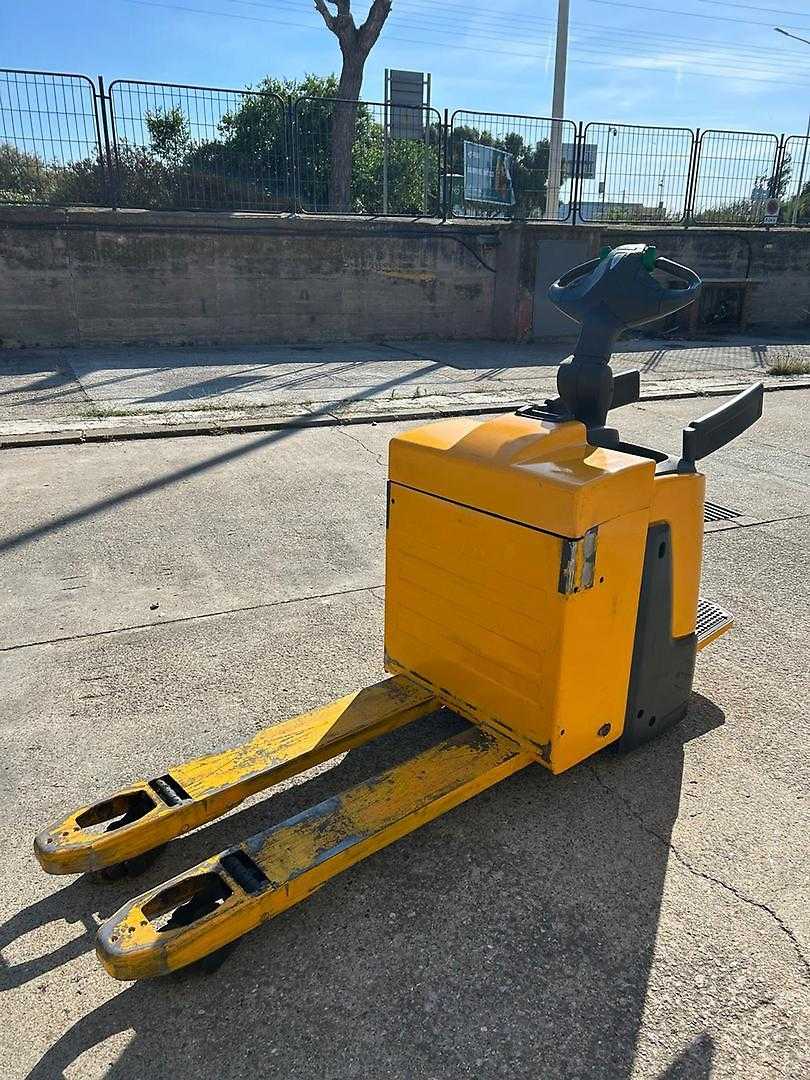 Used Forklift Jungheinrich ERE 120 Žemo kėlimo krautuvas su vairuotojo stovu (ar keleivio platforma) (Image 3) Used Forklift Jungheinrich ERE 120 Žemo kėlimo krautuvas su vairuotojo stovu (ar keleivio platforma) (Image 3)