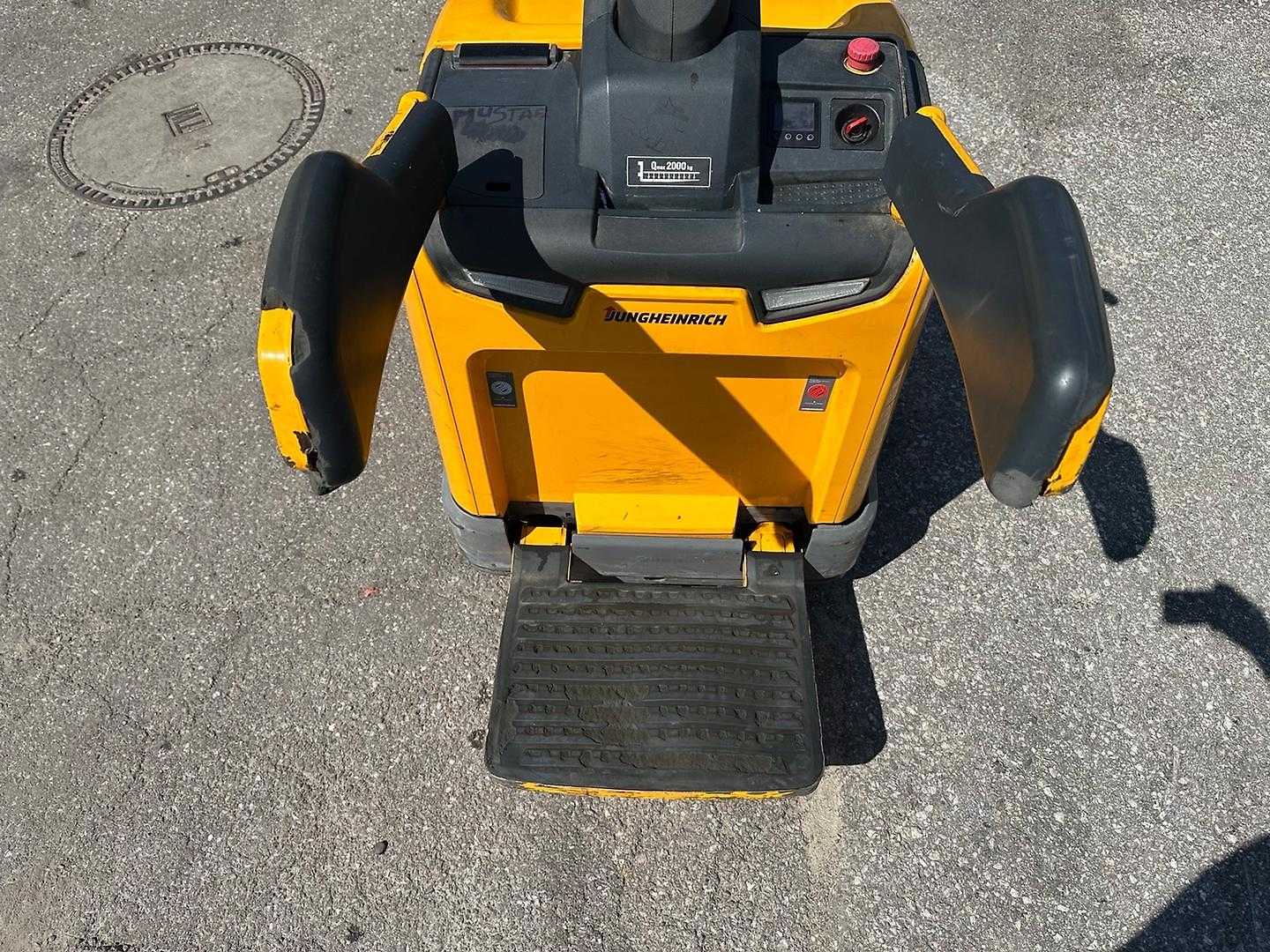 Used Forklift Jungheinrich ERE 120 Žemo kėlimo krautuvas su vairuotojo stovu (ar keleivio platforma) (Image 6) Used Forklift Jungheinrich ERE 120 Žemo kėlimo krautuvas su vairuotojo stovu (ar keleivio platforma) (Image 6)