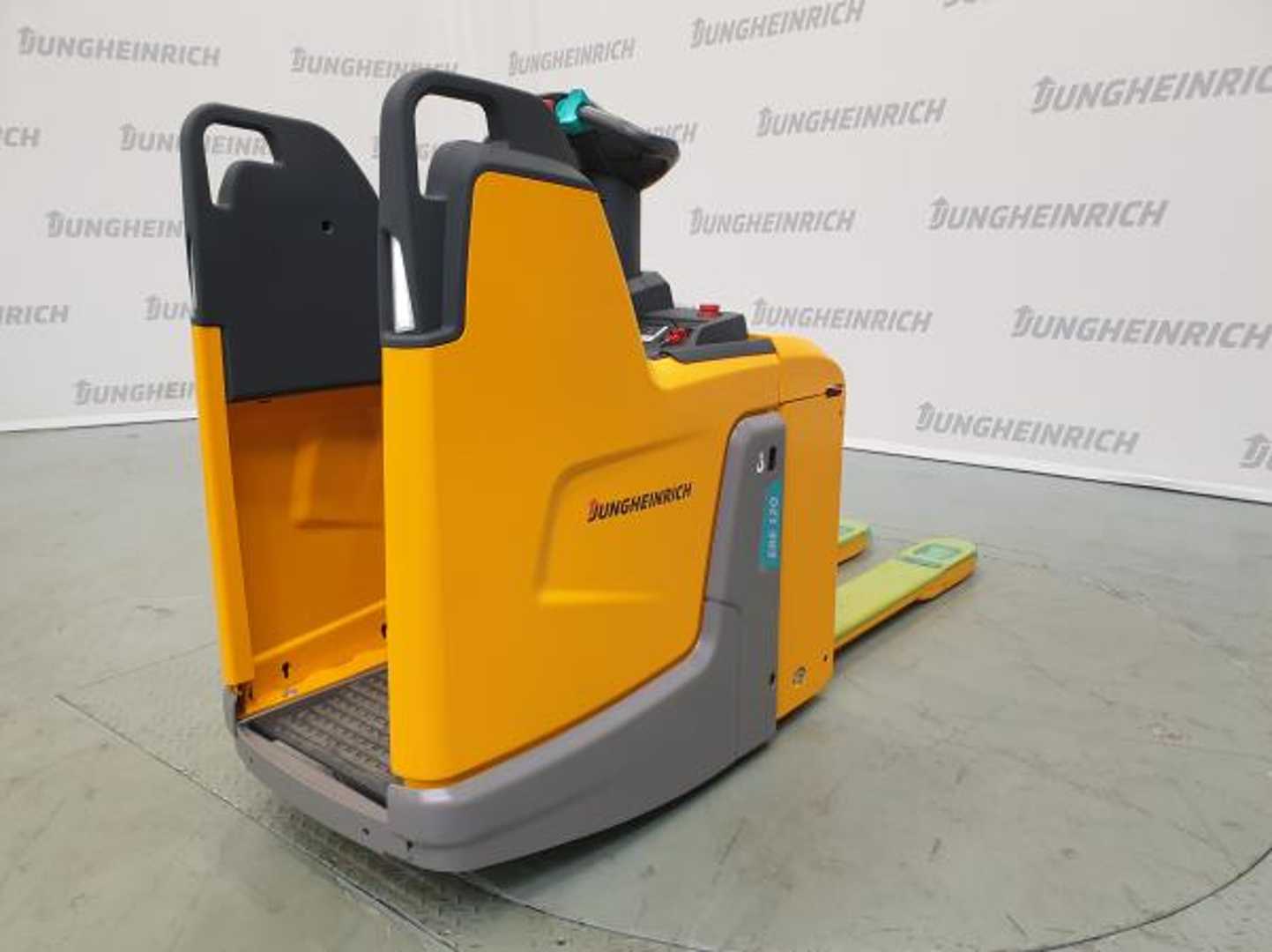 Used Forklift Jungheinrich ERE 120 FP 115-55 Žemo kėlimo krautuvas su vairuotojo stovu (ar keleivio platforma) (Image 1) Used Forklift Jungheinrich ERE 120 FP 115-55 Žemo kėlimo krautuvas su vairuotojo stovu (ar keleivio platforma) (Image 1)