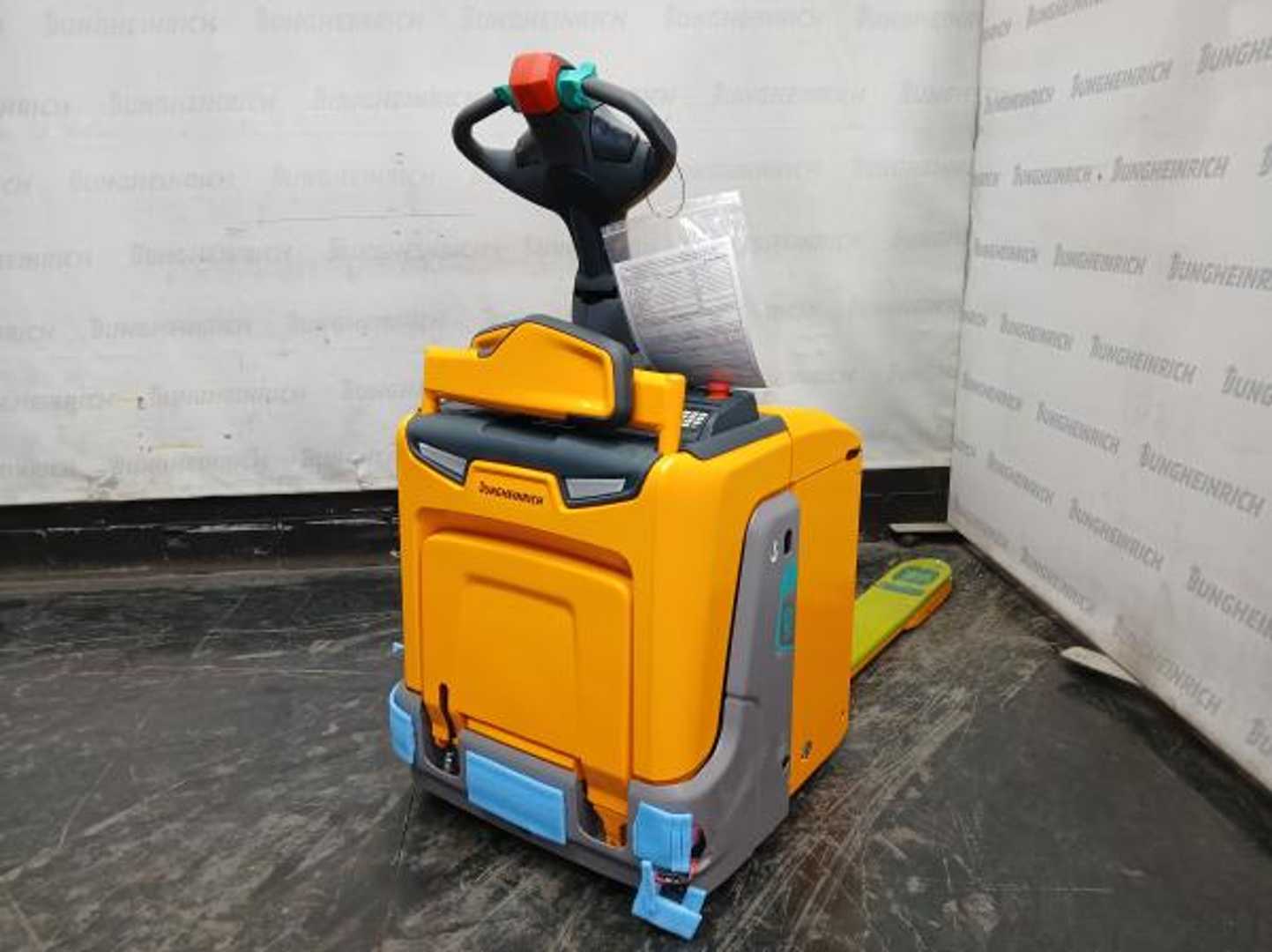 Used Forklift Jungheinrich ERE 225 Li KP 17 115 51 Žemo kėlimo krautuvas su vairuotojo stovu (ar keleivio platforma) (Image 1) Used Forklift Jungheinrich ERE 225 Li KP 17 115 51 Žemo kėlimo krautuvas su vairuotojo stovu (ar keleivio platforma) (Image 1)