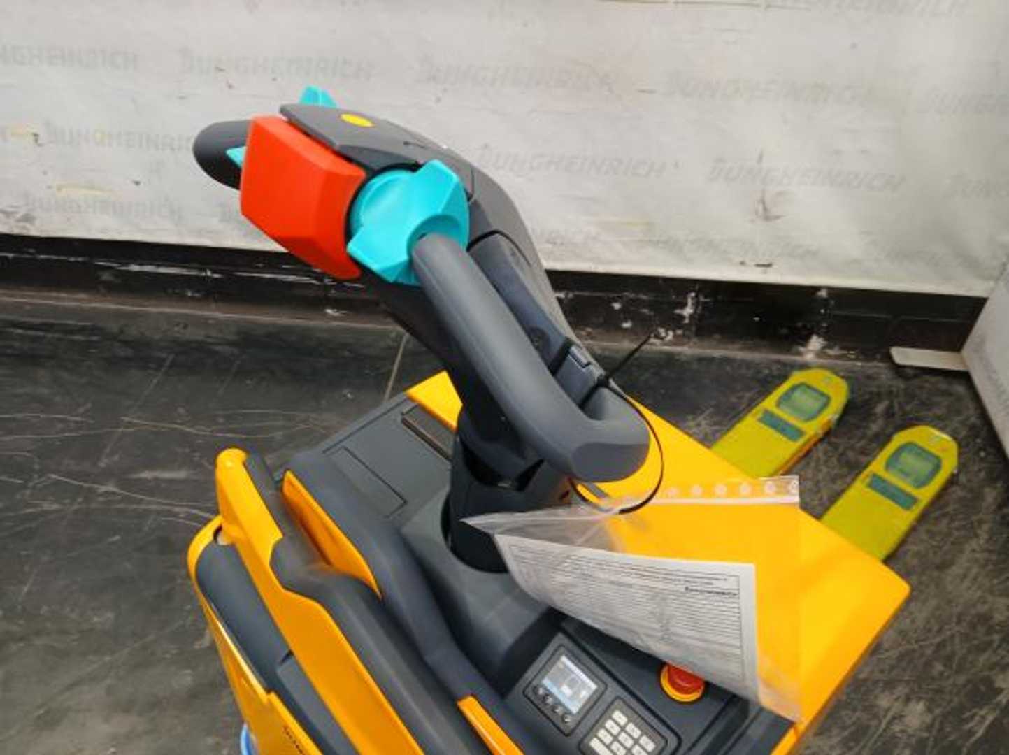 Used Forklift Jungheinrich ERE 225 Li KP 17 115 51 Žemo kėlimo krautuvas su vairuotojo stovu (ar keleivio platforma) (Image 3) Used Forklift Jungheinrich ERE 225 Li KP 17 115 51 Žemo kėlimo krautuvas su vairuotojo stovu (ar keleivio platforma) (Image 3)