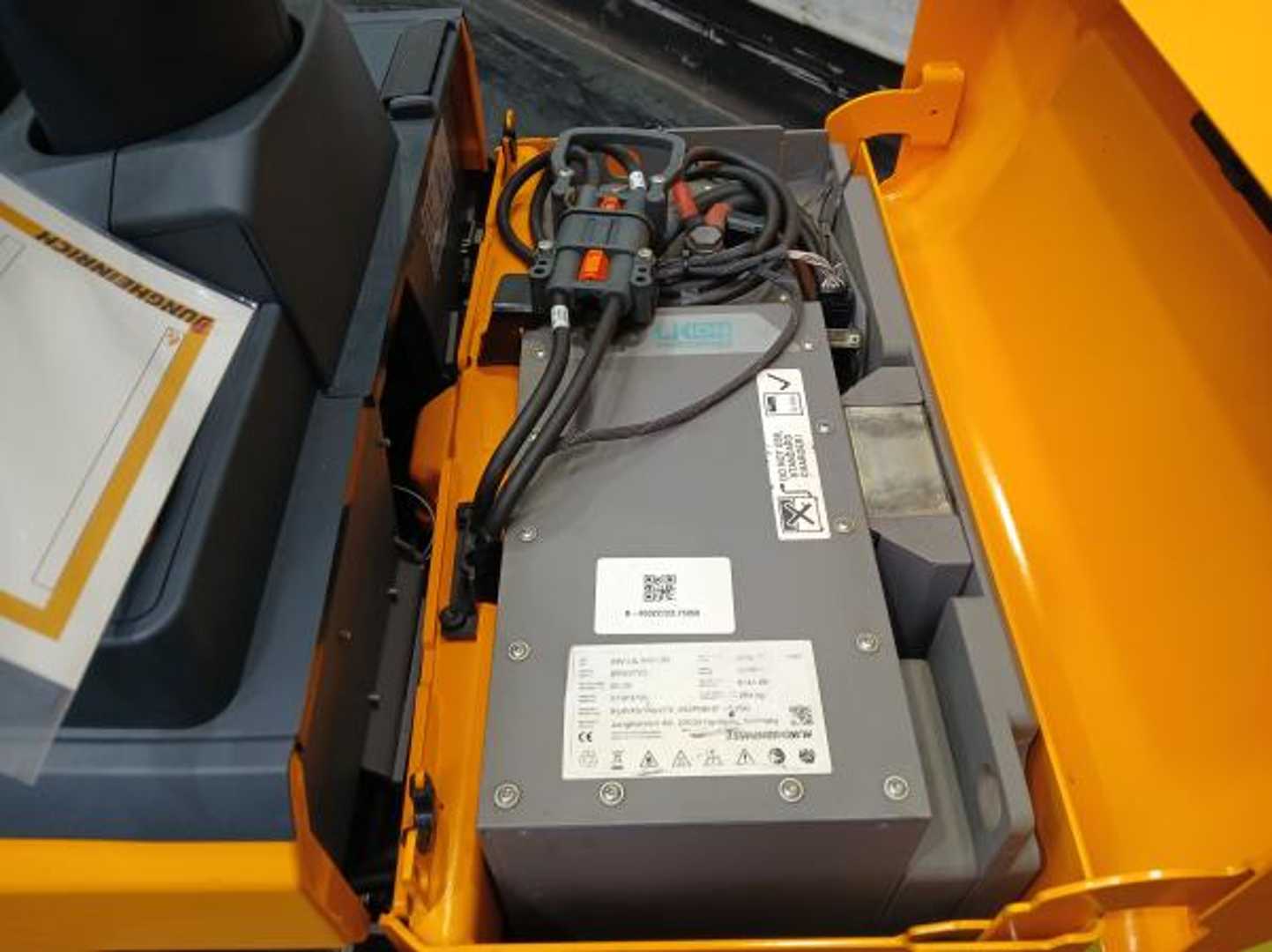 Used Forklift Jungheinrich ERE 225 Li KP 17 115 51 Žemo kėlimo krautuvas su vairuotojo stovu (ar keleivio platforma) (Image 7) Used Forklift Jungheinrich ERE 225 Li KP 17 115 51 Žemo kėlimo krautuvas su vairuotojo stovu (ar keleivio platforma) (Image 7)