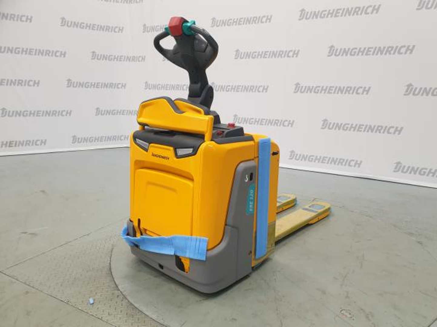 Used Forklift Jungheinrich ERE 120 G 115-54 Žemo kėlimo krautuvas su vairuotojo stovu (ar keleivio platforma) (Image 1) Used Forklift Jungheinrich ERE 120 G 115-54 Žemo kėlimo krautuvas su vairuotojo stovu (ar keleivio platforma) (Image 1)