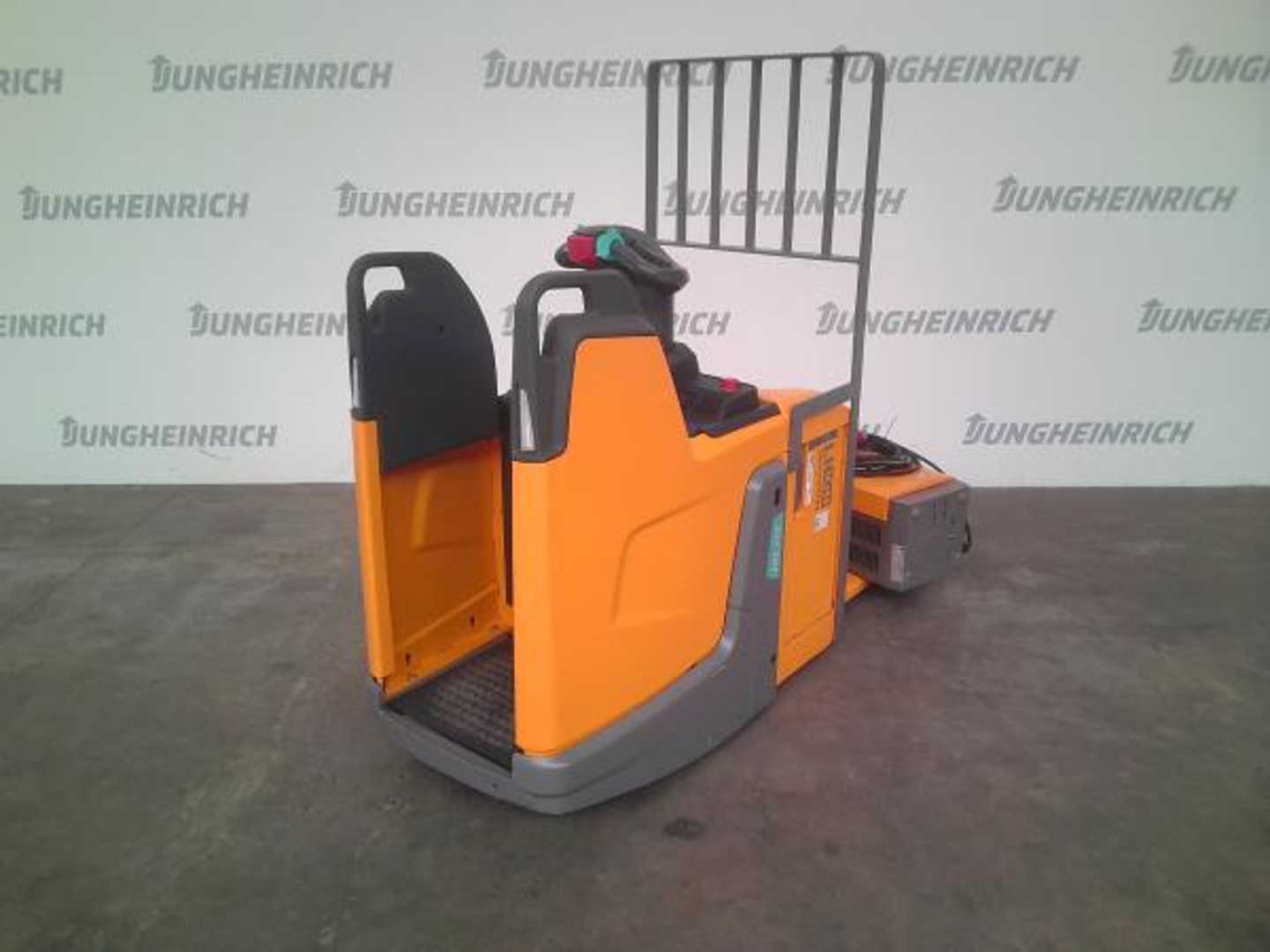 Used Forklift Jungheinrich ERE 225Li Žemo kėlimo krautuvas su vairuotojo stovu (ar keleivio platforma) (Image 2) Used Forklift Jungheinrich ERE 225Li Žemo kėlimo krautuvas su vairuotojo stovu (ar keleivio platforma) (Image 2)