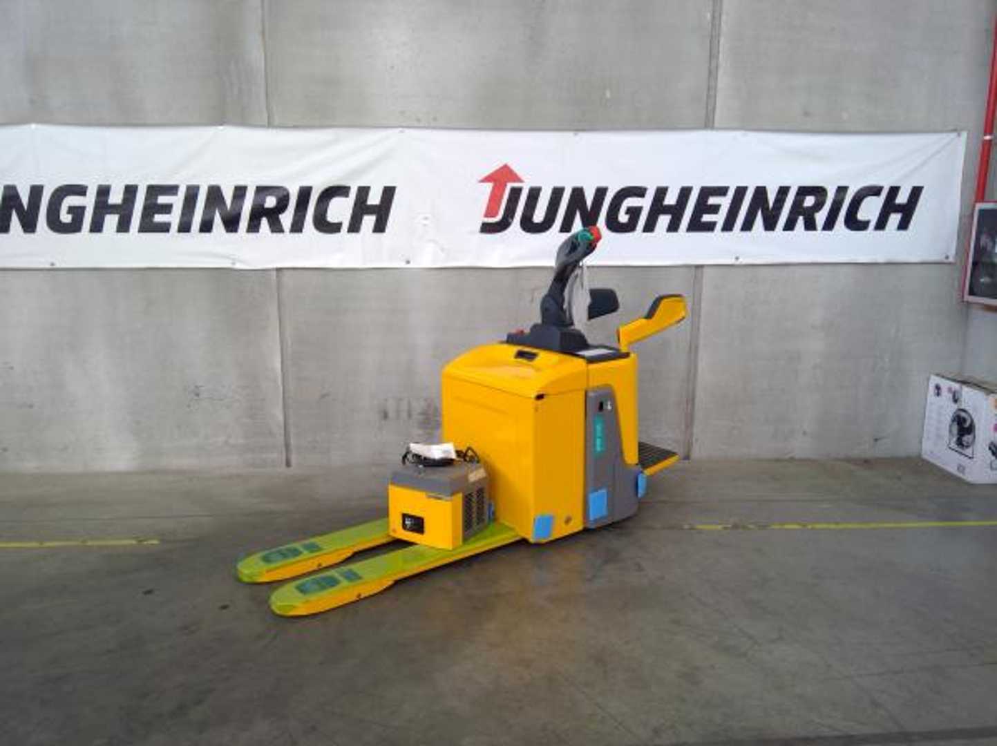 Used Forklift Jungheinrich ERE 120 19 115 54 Žemo kėlimo krautuvas su vairuotojo stovu (ar keleivio platforma) (Image 2) Used Forklift Jungheinrich ERE 120 19 115 54 Žemo kėlimo krautuvas su vairuotojo stovu (ar keleivio platforma) (Image 2)
