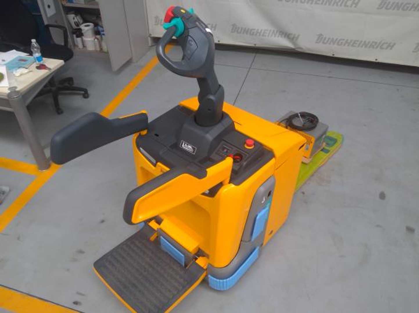 Used Forklift Jungheinrich ERE 120 KP 115-54 Žemo kėlimo krautuvas su vairuotojo stovu (ar keleivio platforma) (Image 3) Used Forklift Jungheinrich ERE 120 KP 115-54 Žemo kėlimo krautuvas su vairuotojo stovu (ar keleivio platforma) (Image 3)
