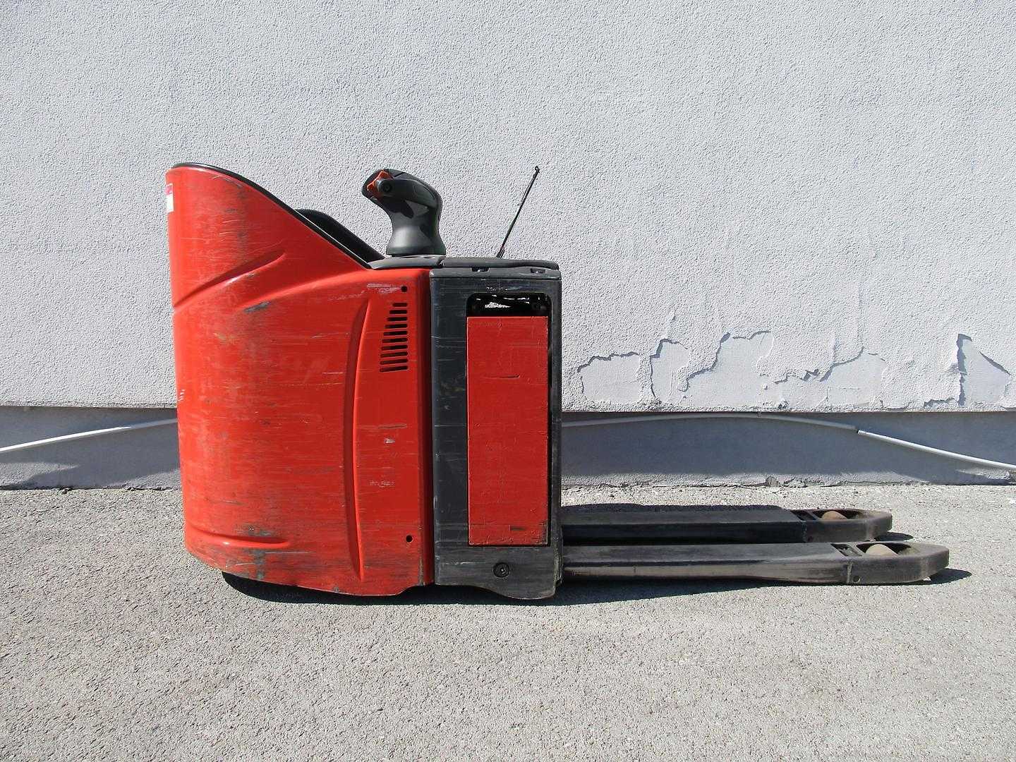 Used Forklift Linde T20SP/131 EE Žemo kėlimo krautuvas su vairuotojo stovu (ar keleivio platforma) (Image 1) Used Forklift Linde T20SP/131 EE Žemo kėlimo krautuvas su vairuotojo stovu (ar keleivio platforma) (Image 1)