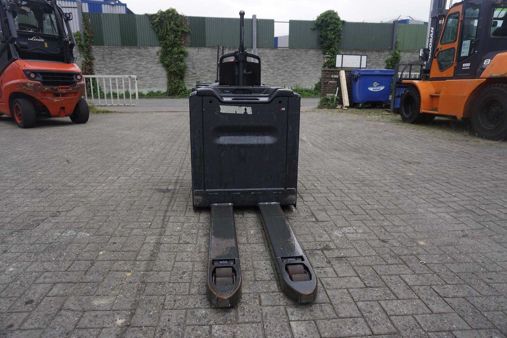 Used Forklift Linde N 20 - Niederhubwagen Žemo kėlimo krautuvas su vairuotojo stovu (ar keleivio platforma) (Image 6) Used Forklift Linde N 20 - Niederhubwagen Žemo kėlimo krautuvas su vairuotojo stovu (ar keleivio platforma) (Image 6)
