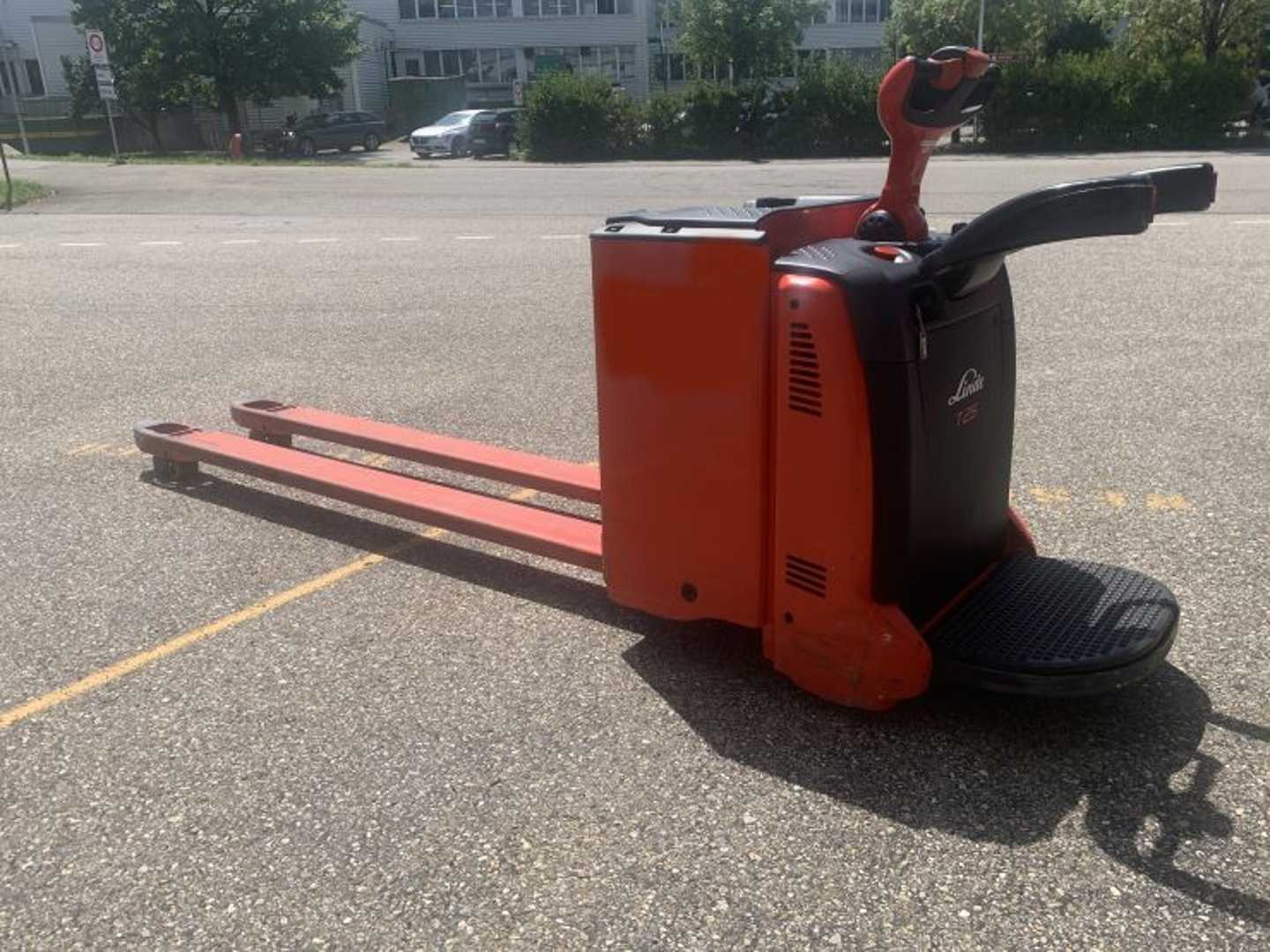 Used Forklift Linde T20 AP / UT 839 Žemo kėlimo krautuvas su vairuotojo stovu (ar keleivio platforma) (Image 1) Used Forklift Linde T20 AP / UT 839 Žemo kėlimo krautuvas su vairuotojo stovu (ar keleivio platforma) (Image 1)