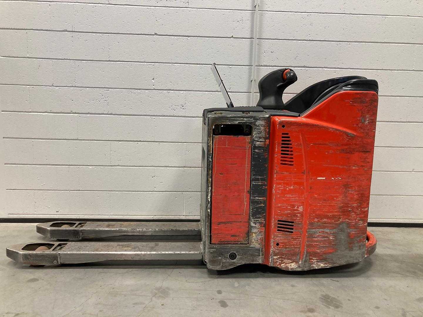 Used Forklift Linde T20SP/131 Žemo kėlimo krautuvas su vairuotojo stovu (ar keleivio platforma) (Image 1) Used Forklift Linde T20SP/131 Žemo kėlimo krautuvas su vairuotojo stovu (ar keleivio platforma) (Image 1)