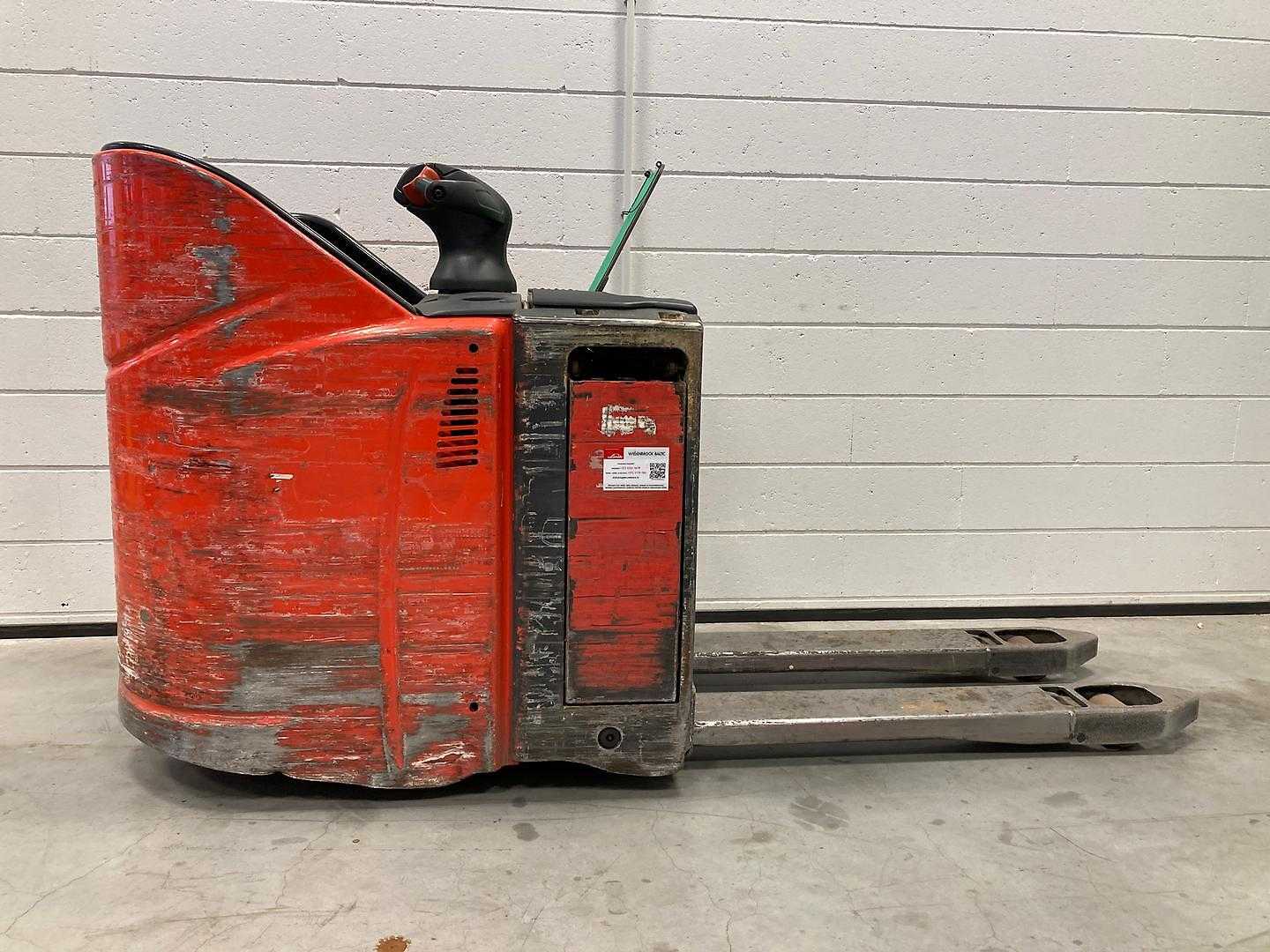Used Forklift Linde T20SP/131 Žemo kėlimo krautuvas su vairuotojo stovu (ar keleivio platforma) (Image 2) Used Forklift Linde T20SP/131 Žemo kėlimo krautuvas su vairuotojo stovu (ar keleivio platforma) (Image 2)