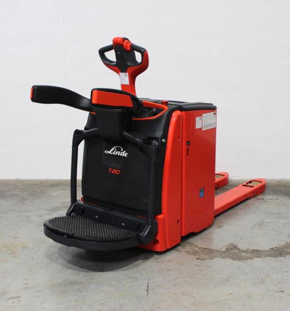 Used Forklift Linde T 20 AP 1153-02 Žemo kėlimo krautuvas su vairuotojo stovu (ar keleivio platforma) (Image 3) Used Forklift Linde T 20 AP 1153-02 Žemo kėlimo krautuvas su vairuotojo stovu (ar keleivio platforma) (Image 3)