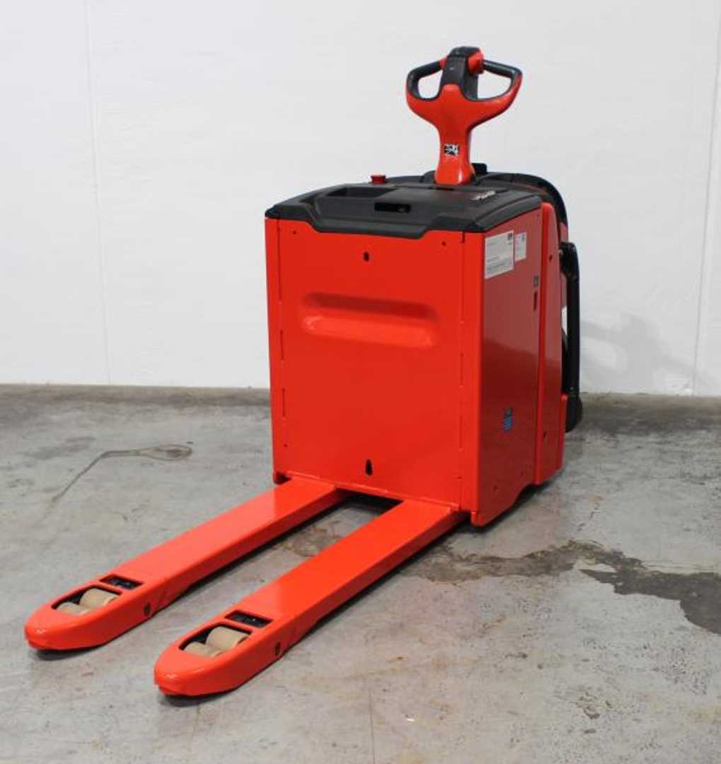 Used Forklift Linde T 20 AP 1153-02 Žemo kėlimo krautuvas su vairuotojo stovu (ar keleivio platforma) (Image 4) Used Forklift Linde T 20 AP 1153-02 Žemo kėlimo krautuvas su vairuotojo stovu (ar keleivio platforma) (Image 4)